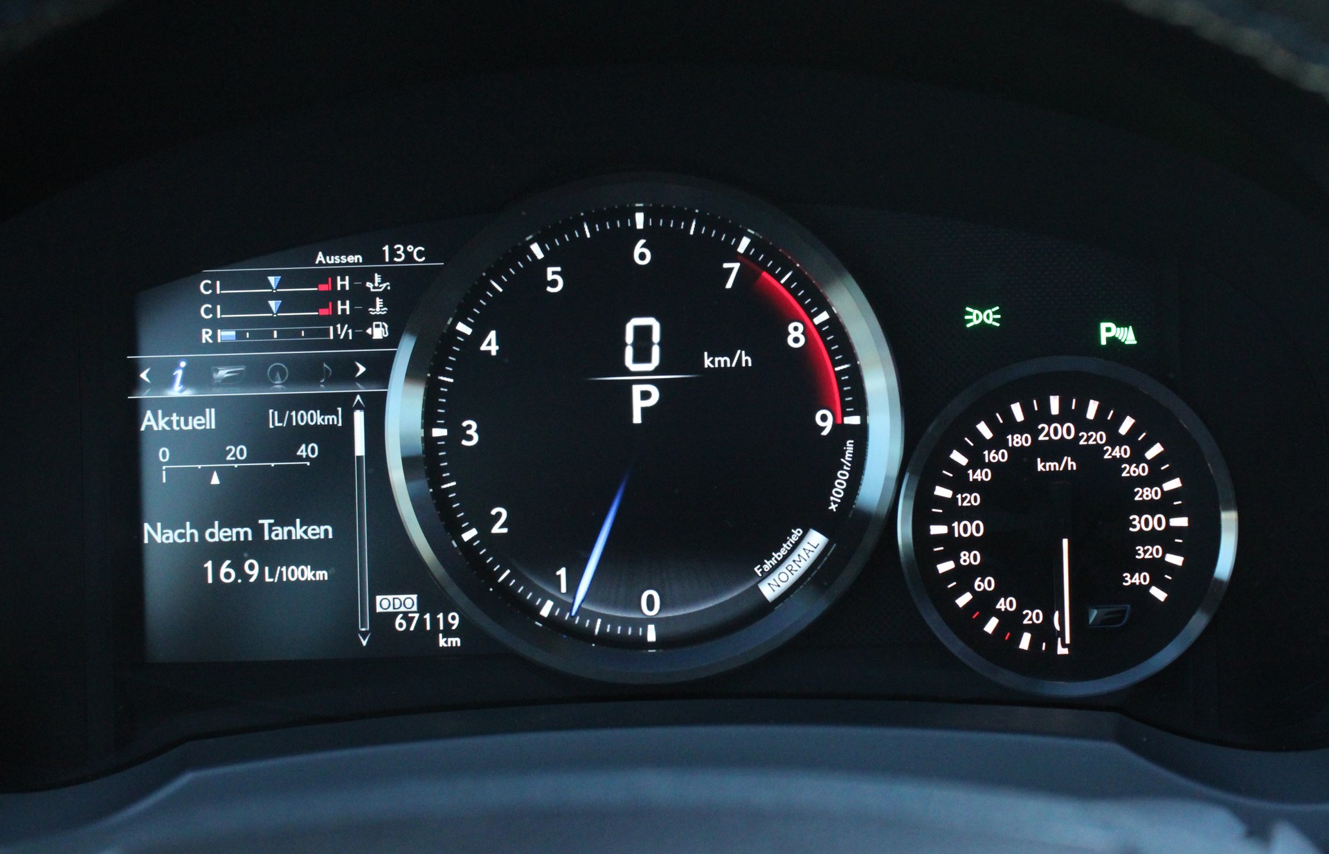 LEXUS RC F 5.0 V8 Carbon Automatic-image-14