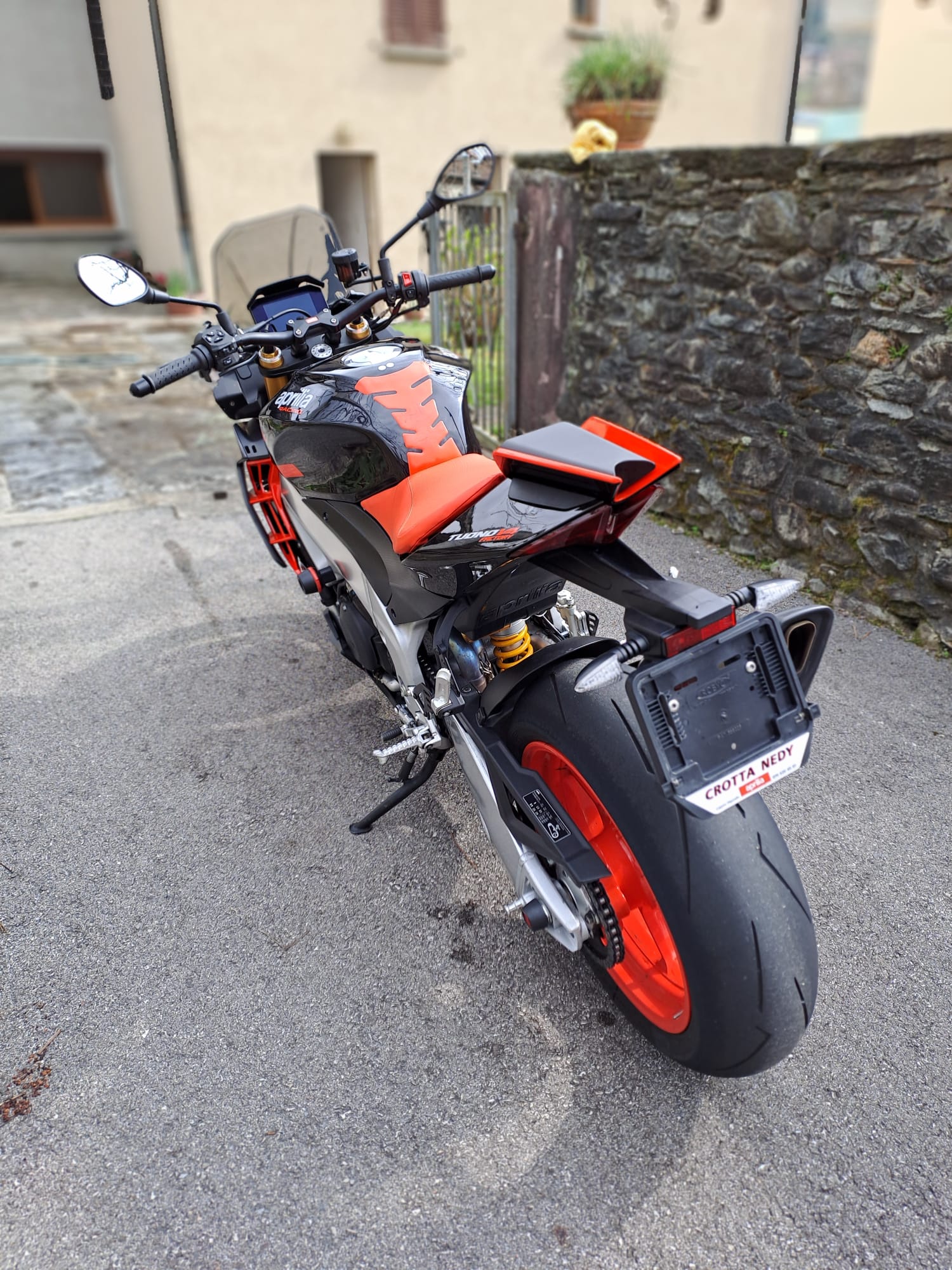 APRILIA Tuono V4 1100 Factory-image-2