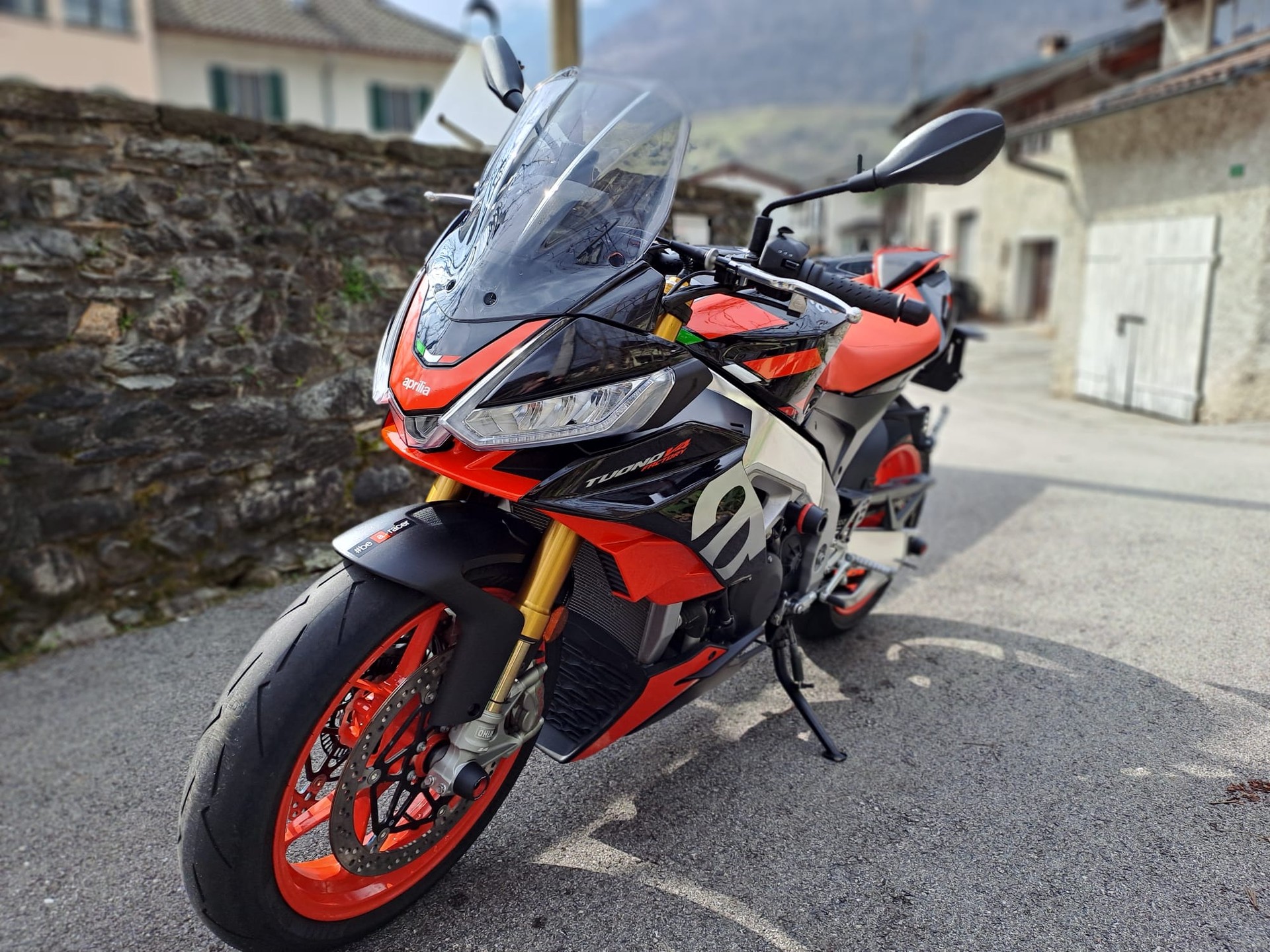 APRILIA Tuono V4 1100 Factory-image-1