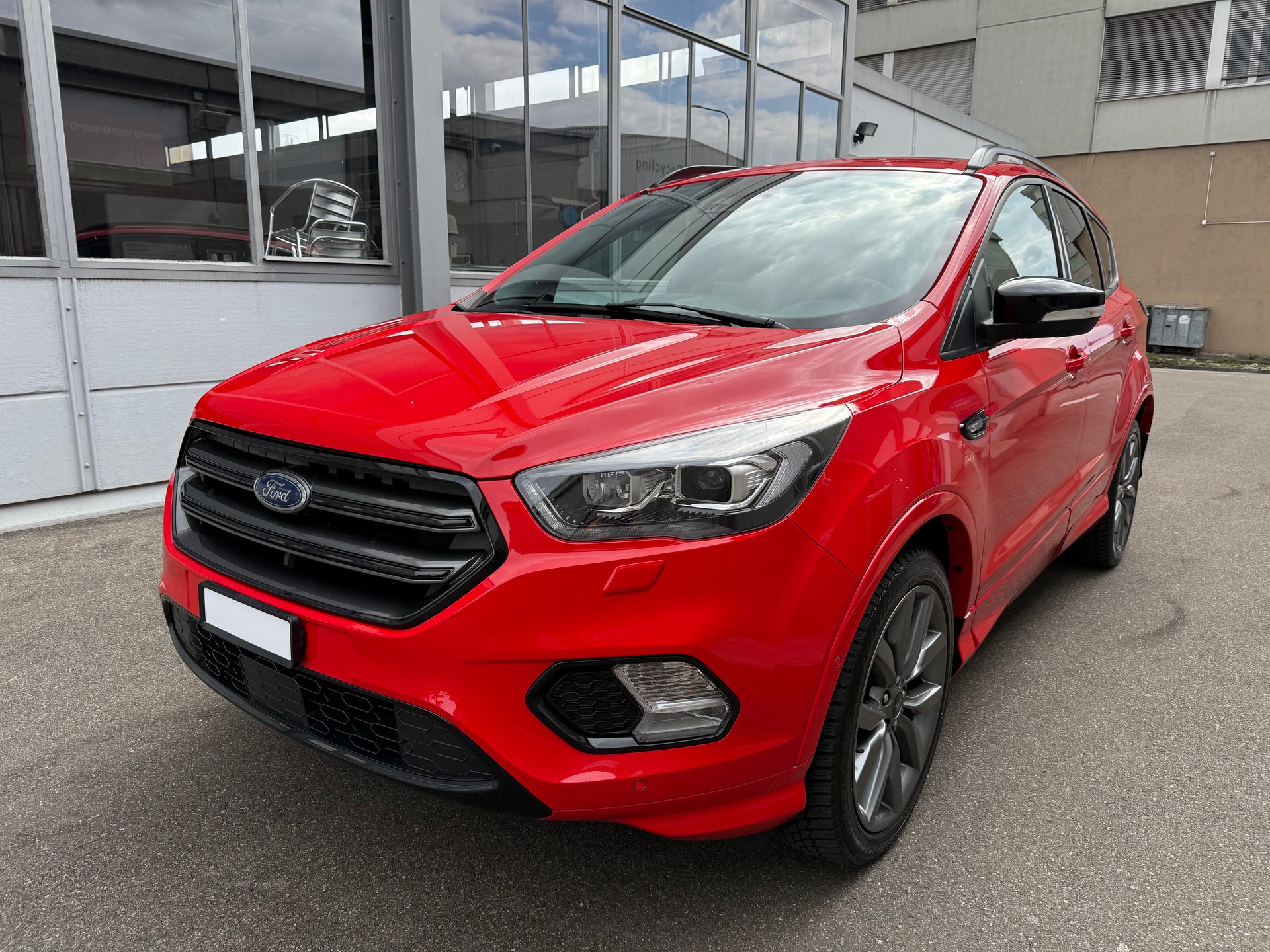 FORD Kuga 2.0 TDCi ST Line High 4WD PowerShift *CH Fahrzeug *Frisch ab MFK *8 Fach bereift *AHK 2'100 Kg *Isofix *Abstandr.