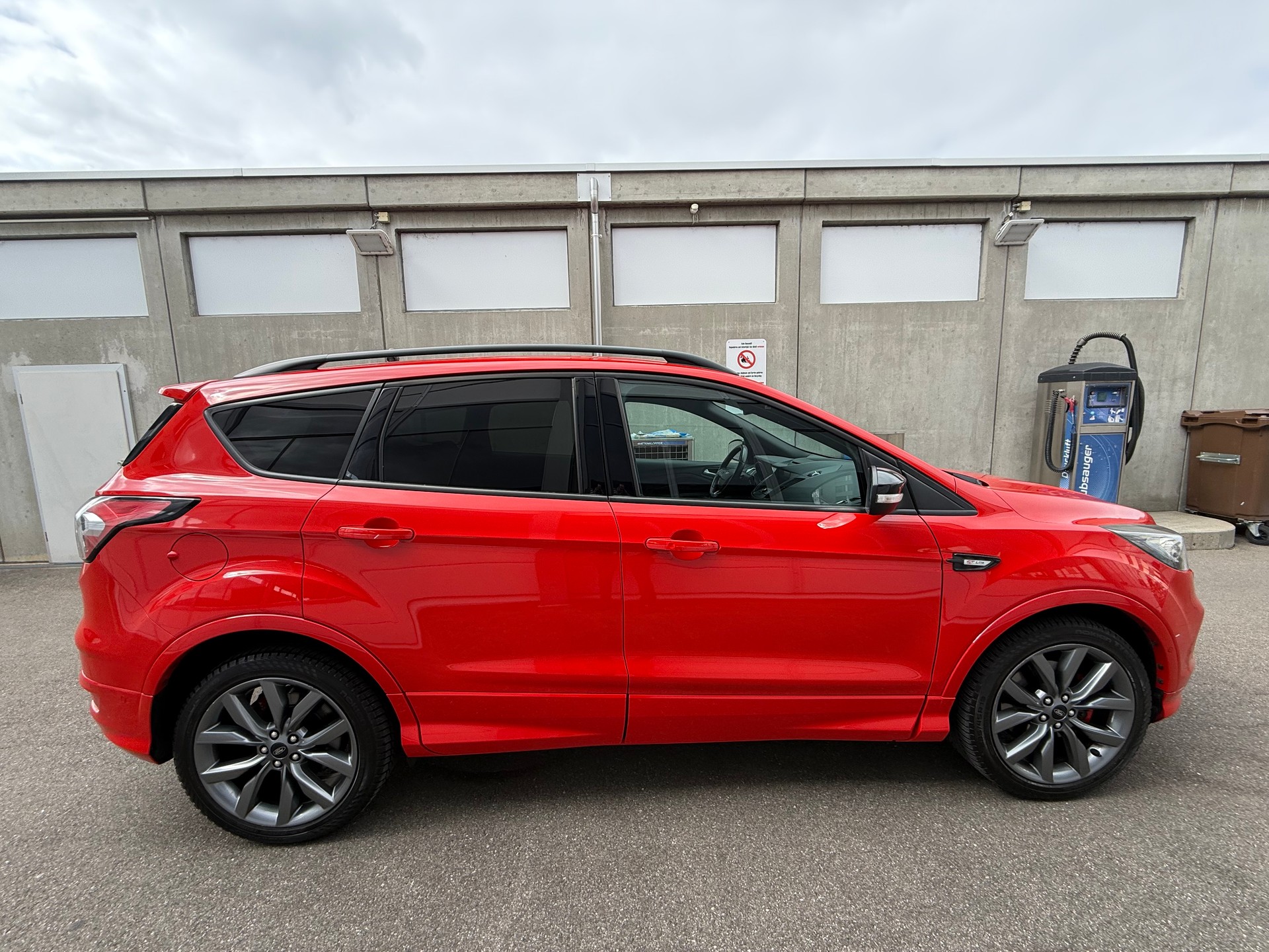 FORD Kuga 2.0 TDCi ST Line High 4WD PowerShift *CH Fahrzeug *Frisch ab MFK *8 Fach bereift *AHK 2'100 Kg *Isofix *Abstandr.-image-2