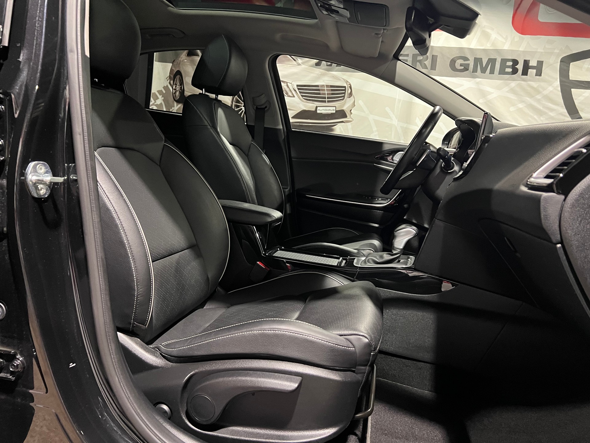 KIA Xceed 1.6 GDi Plug-in Hybrid Style DCT-image-12