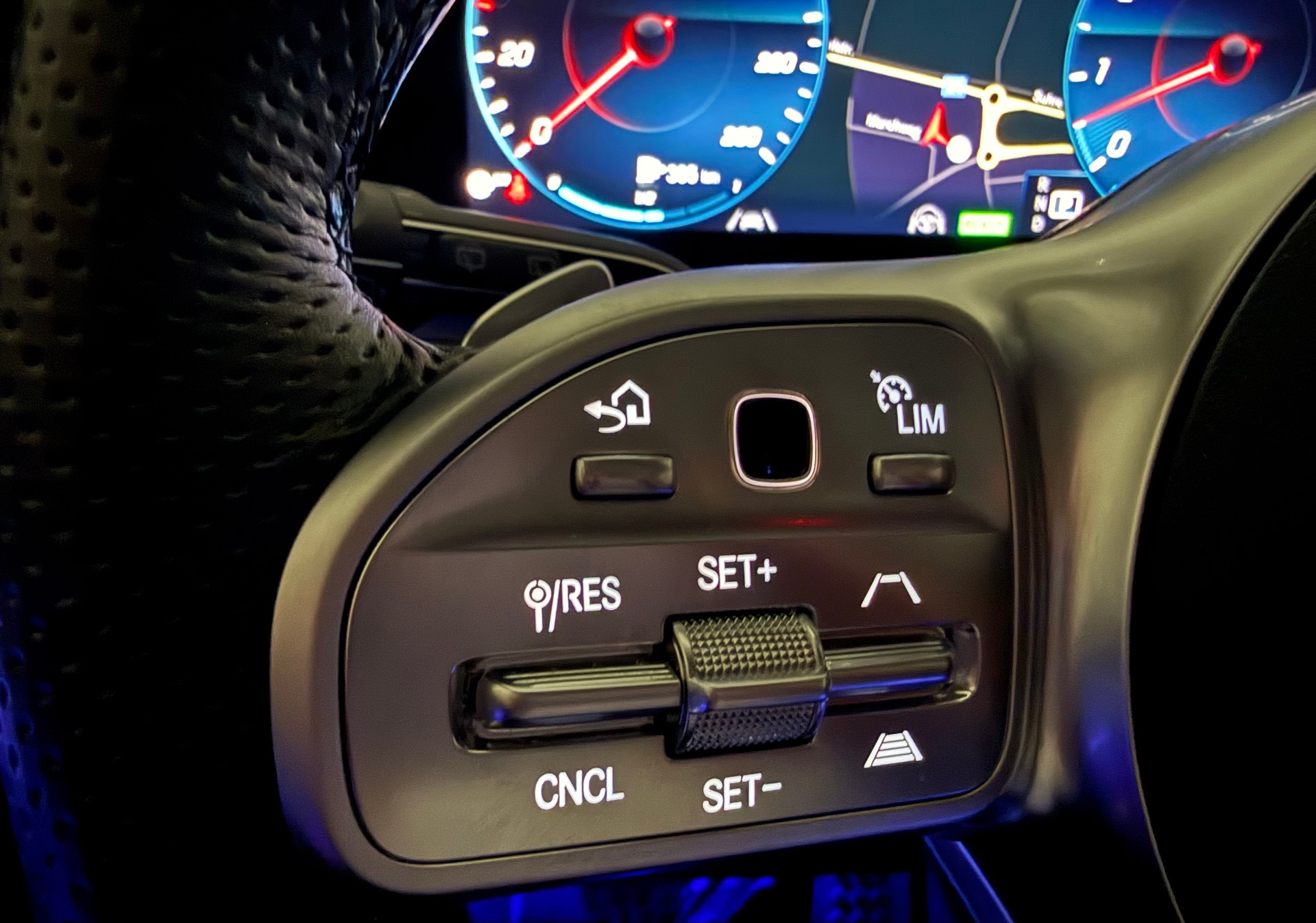 MERCEDES-BENZ GLE 450 4Matic AMG Line 9G-Tronic-image-14