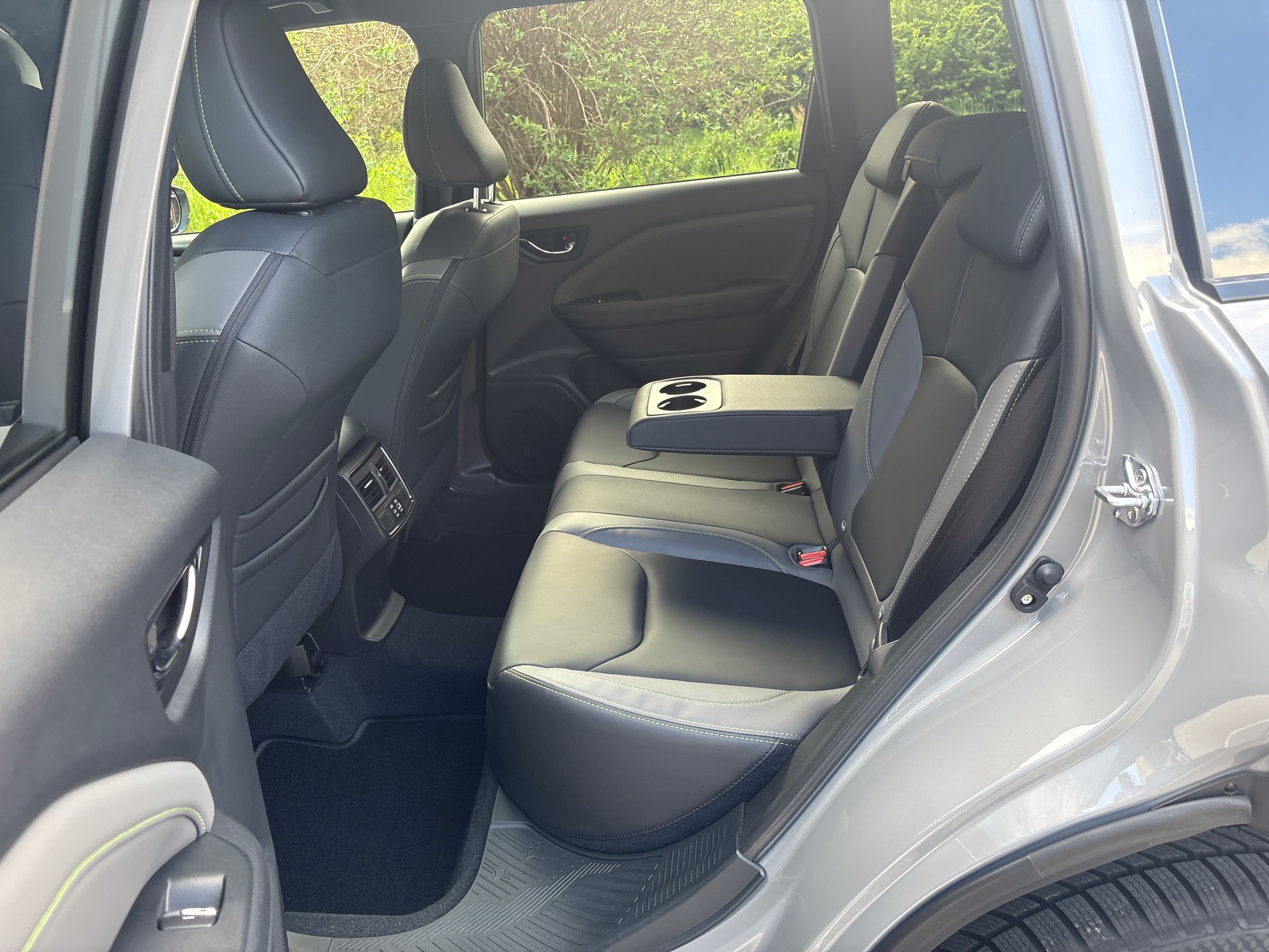 SUBARU Forester 2.0i e-Boxer Sport Lineartronic-image-11