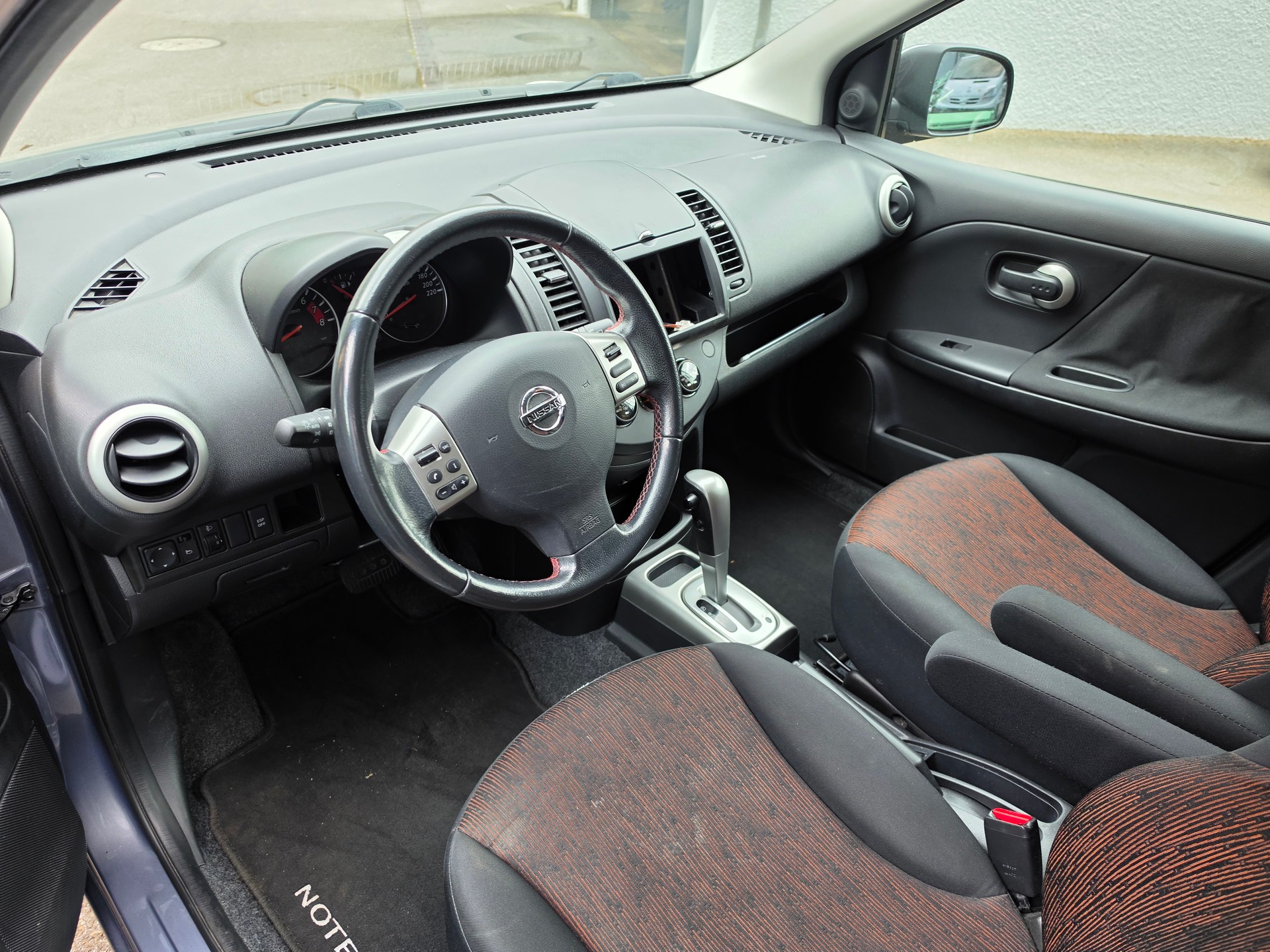 NISSAN Note 1.6 tekna Automatic-image-4