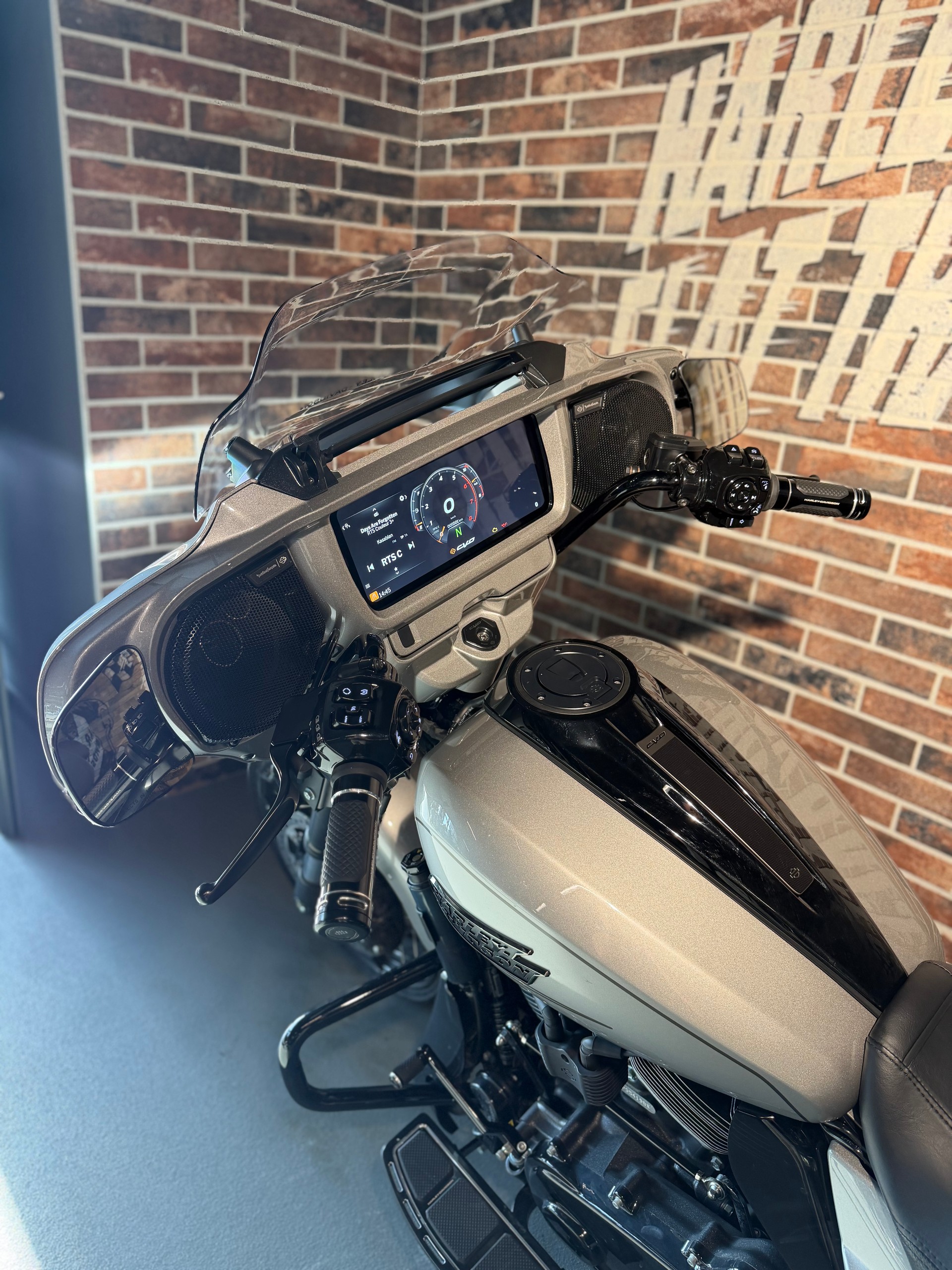 HARLEY-DAVIDSON FLHXSE Street Glide CVO 121-image-4