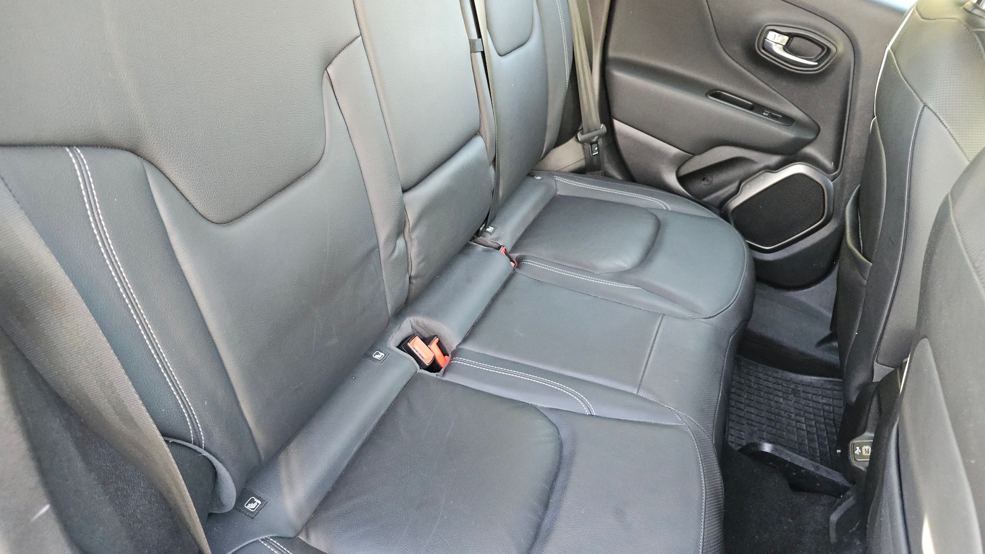 JEEP FREEDOM EDITION AWD-image-10