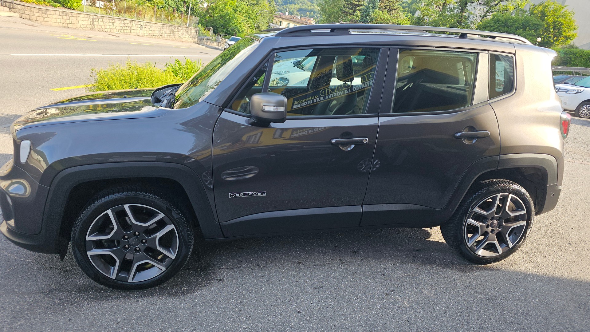 JEEP FREEDOM EDITION AWD-image-1