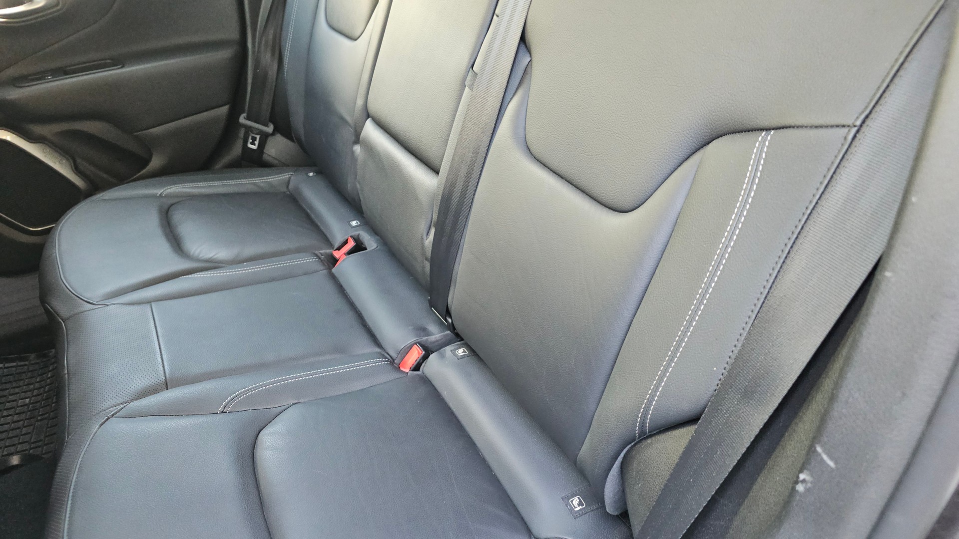 JEEP FREEDOM EDITION AWD-image-7