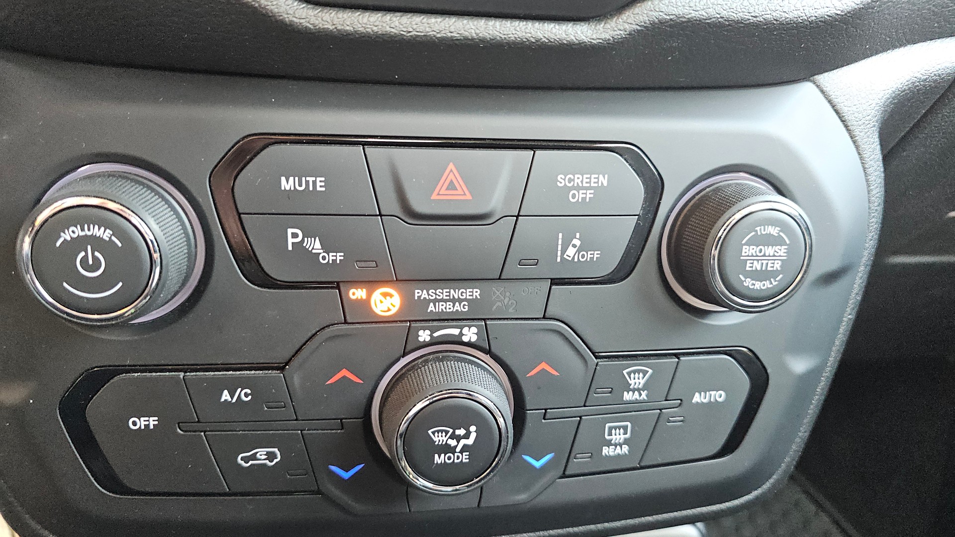 JEEP FREEDOM EDITION AWD-image-11