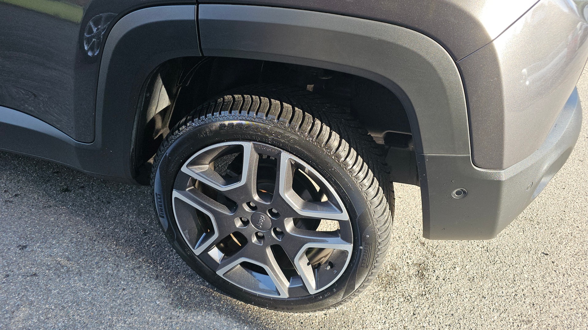 JEEP FREEDOM EDITION AWD-image-4