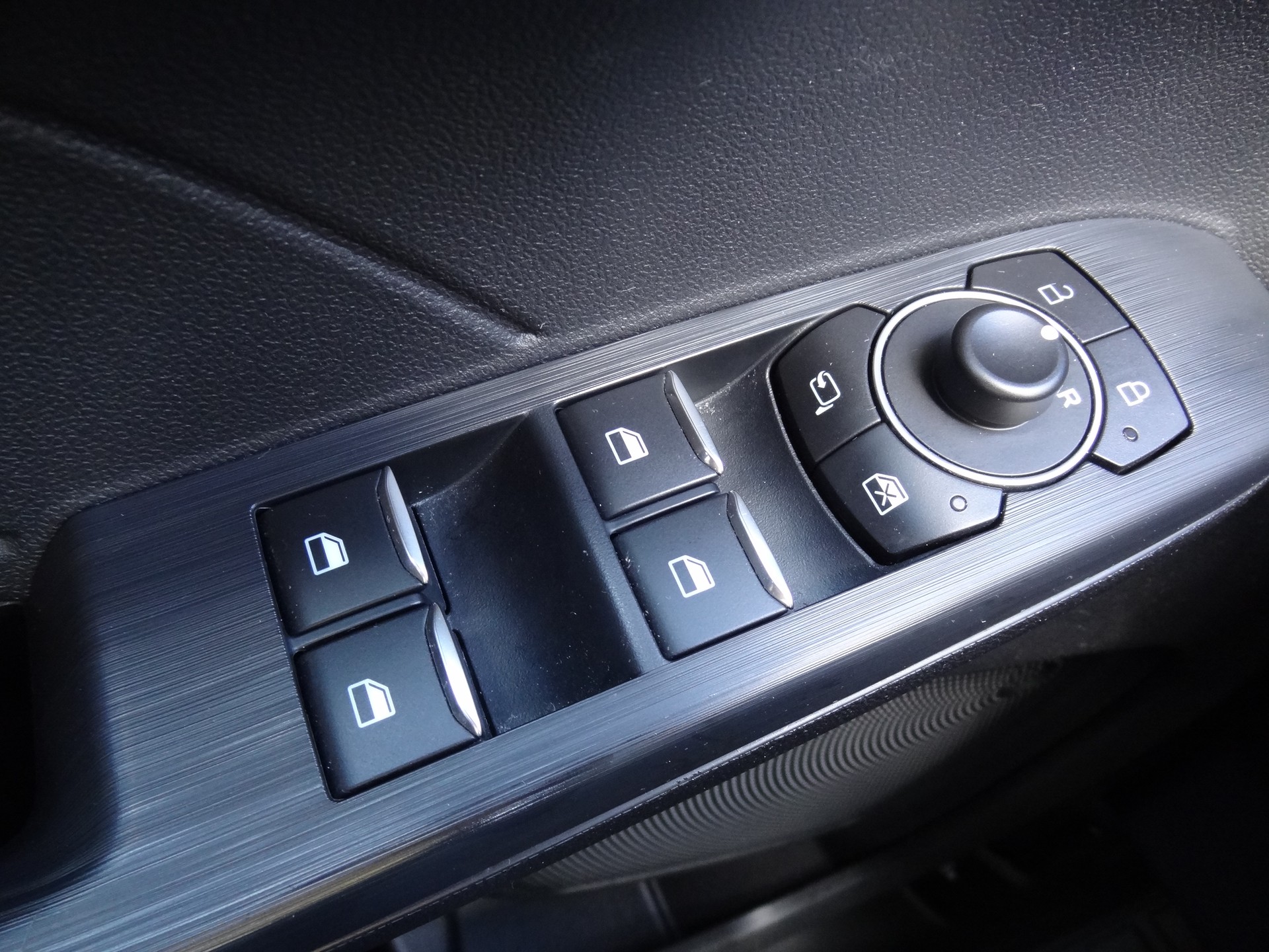 FORD Kuga 2.5 FHEV ST-Line X 4WD-image-21