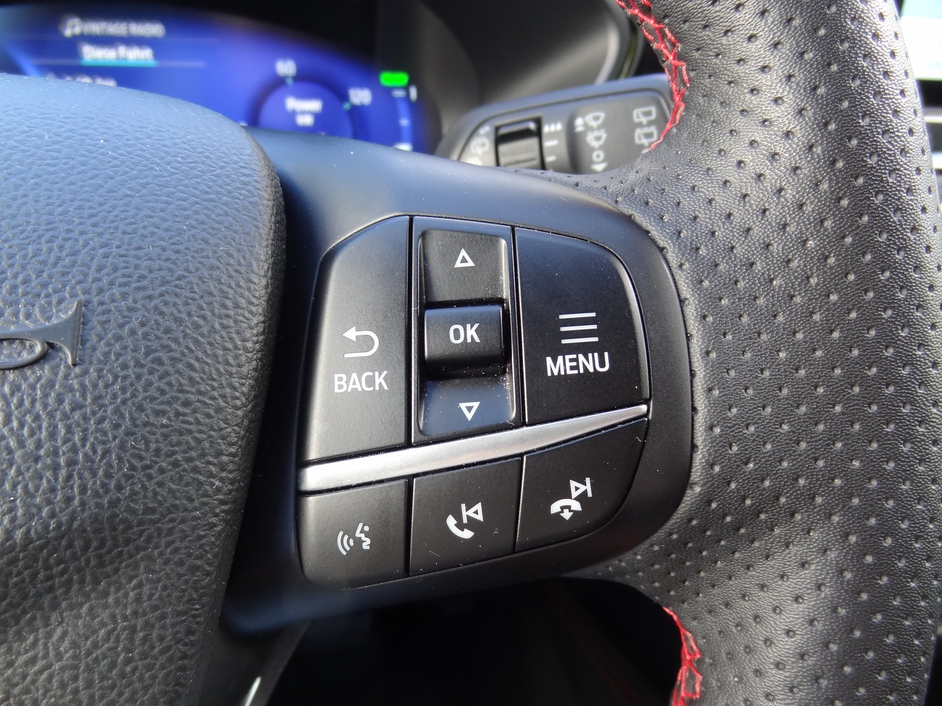 FORD Kuga 2.5 FHEV ST-Line X 4WD-image-13