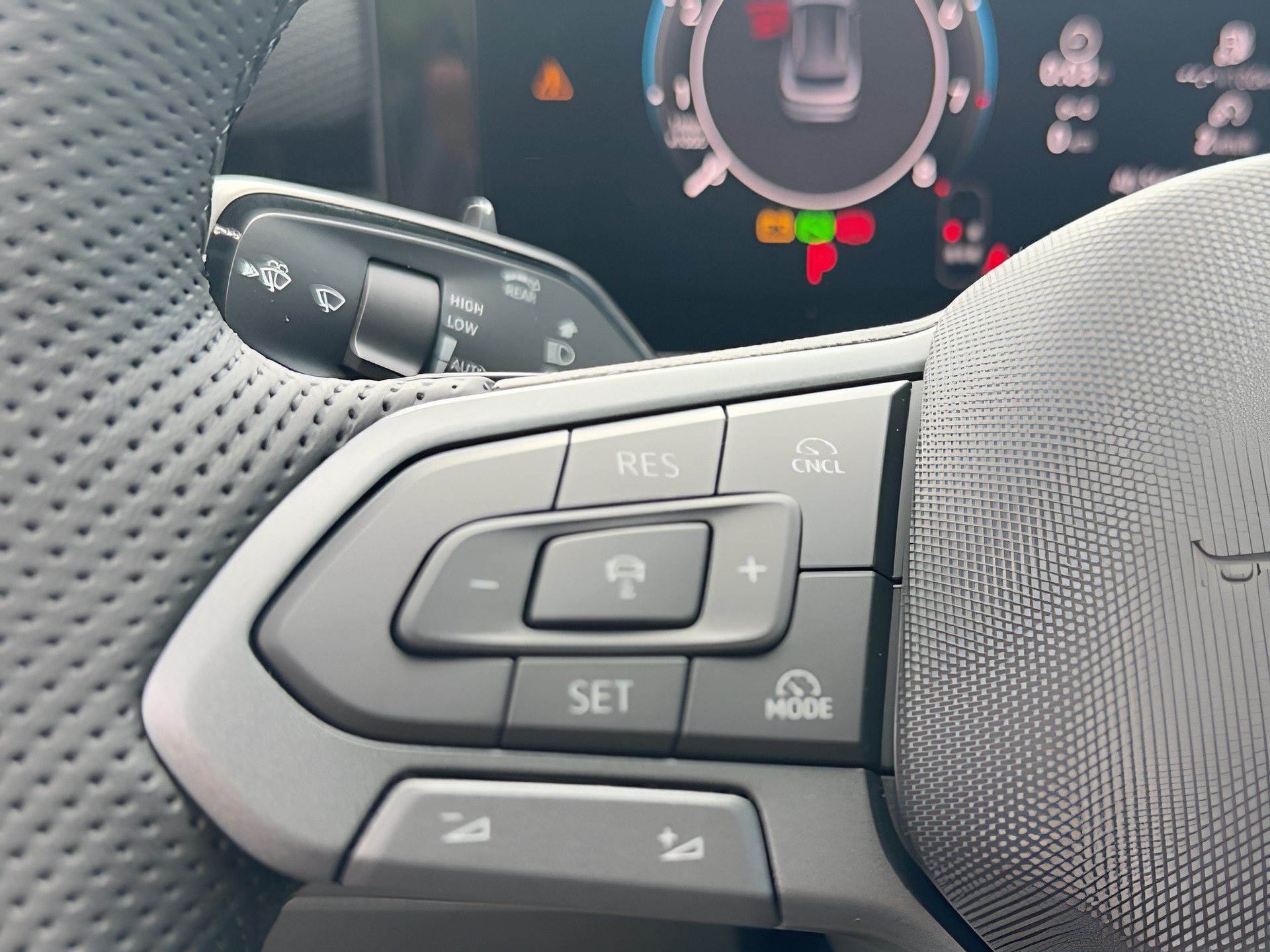 VW T-Roc 1.5 eTSI mHEV R-Line DSG-image-15