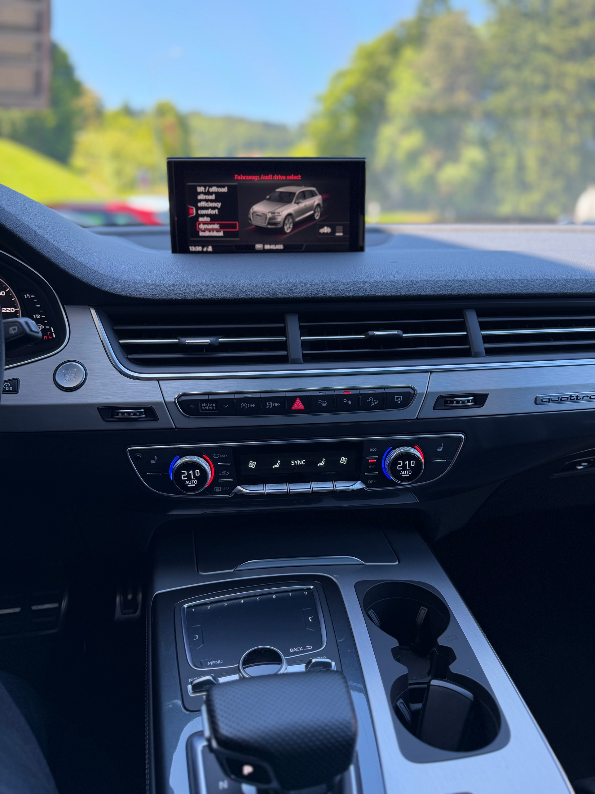 AUDI Q7 3.0 TDI quattro tiptronic S-Line-image-21