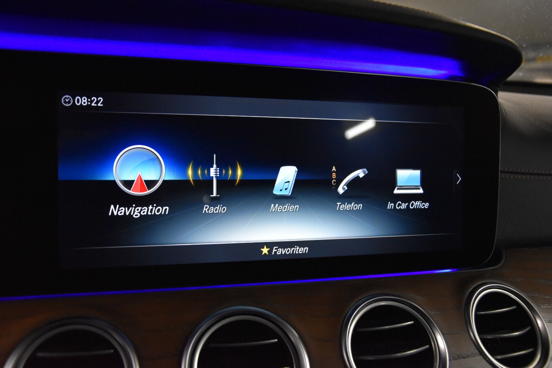 MERCEDES-BENZ E 350 d Avantgarde 4Matic 9G-Tronic-image-21