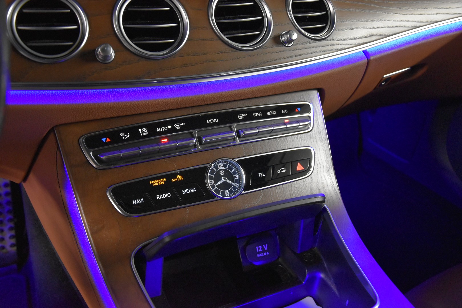 MERCEDES-BENZ E 350 d Avantgarde 4Matic 9G-Tronic-image-25