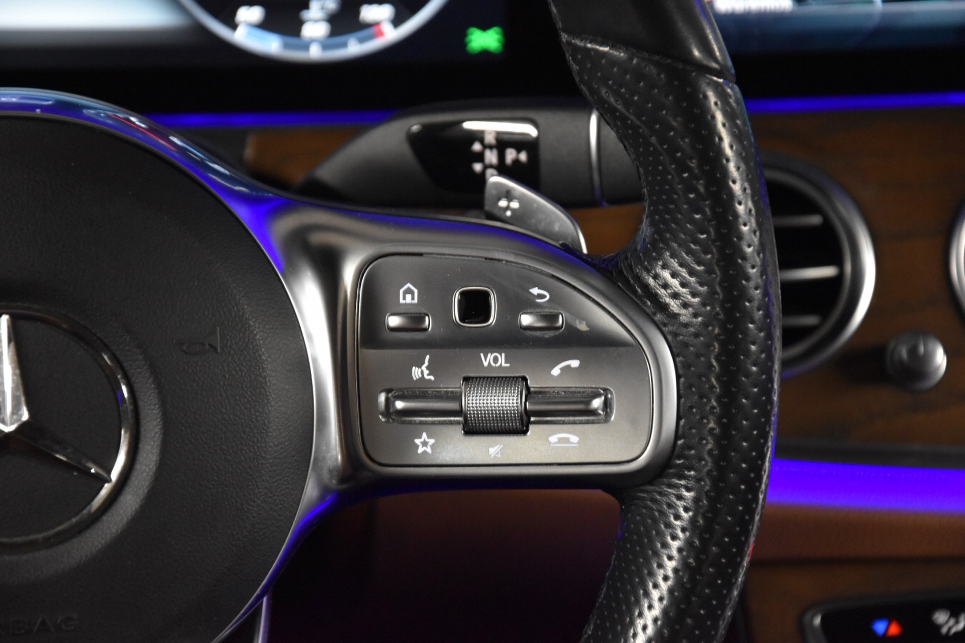 MERCEDES-BENZ E 350 d Avantgarde 4Matic 9G-Tronic-image-16