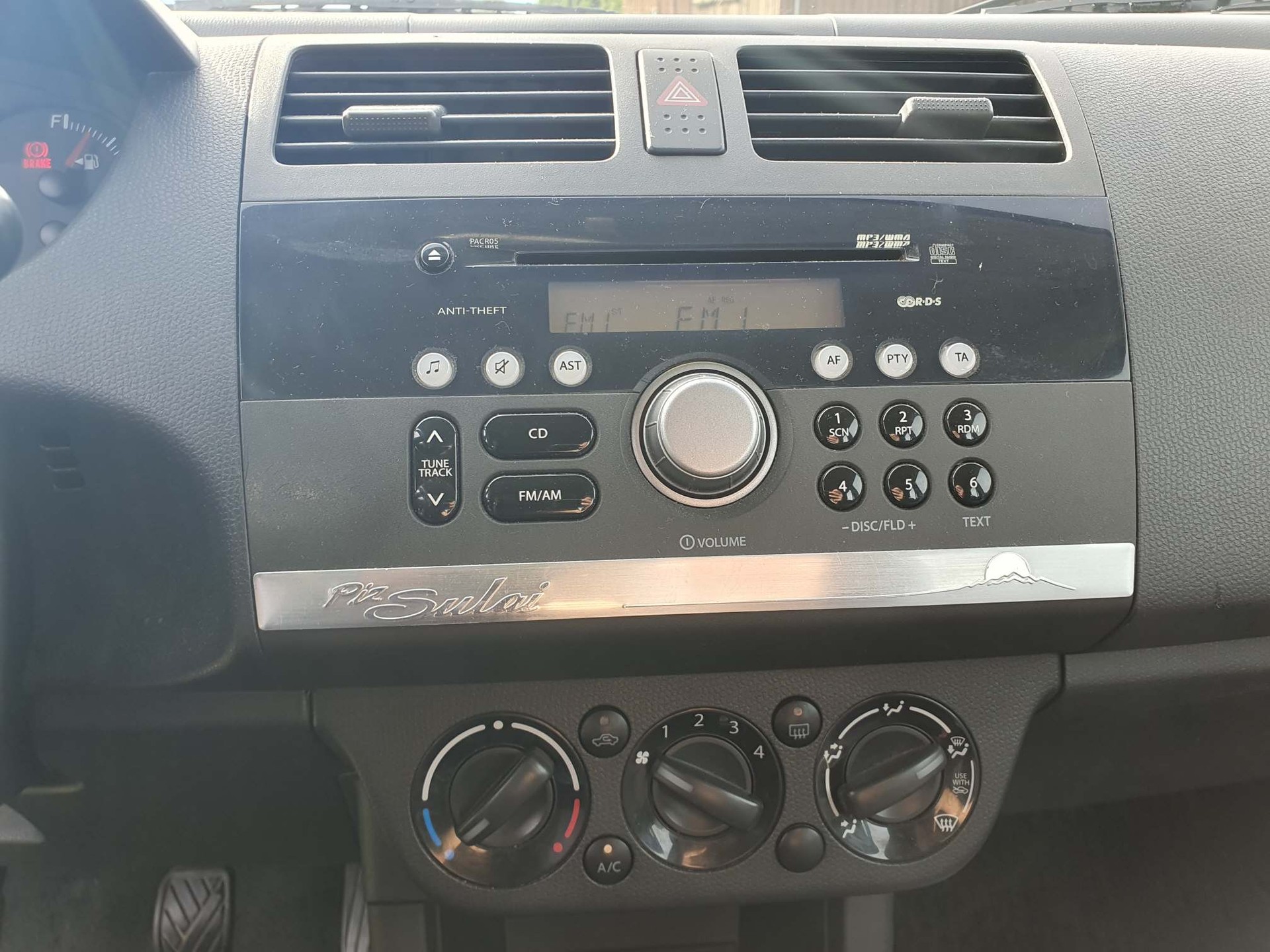 SUZUKI Swift 1.3 GL Top Piz Sulai 4WD-image-12