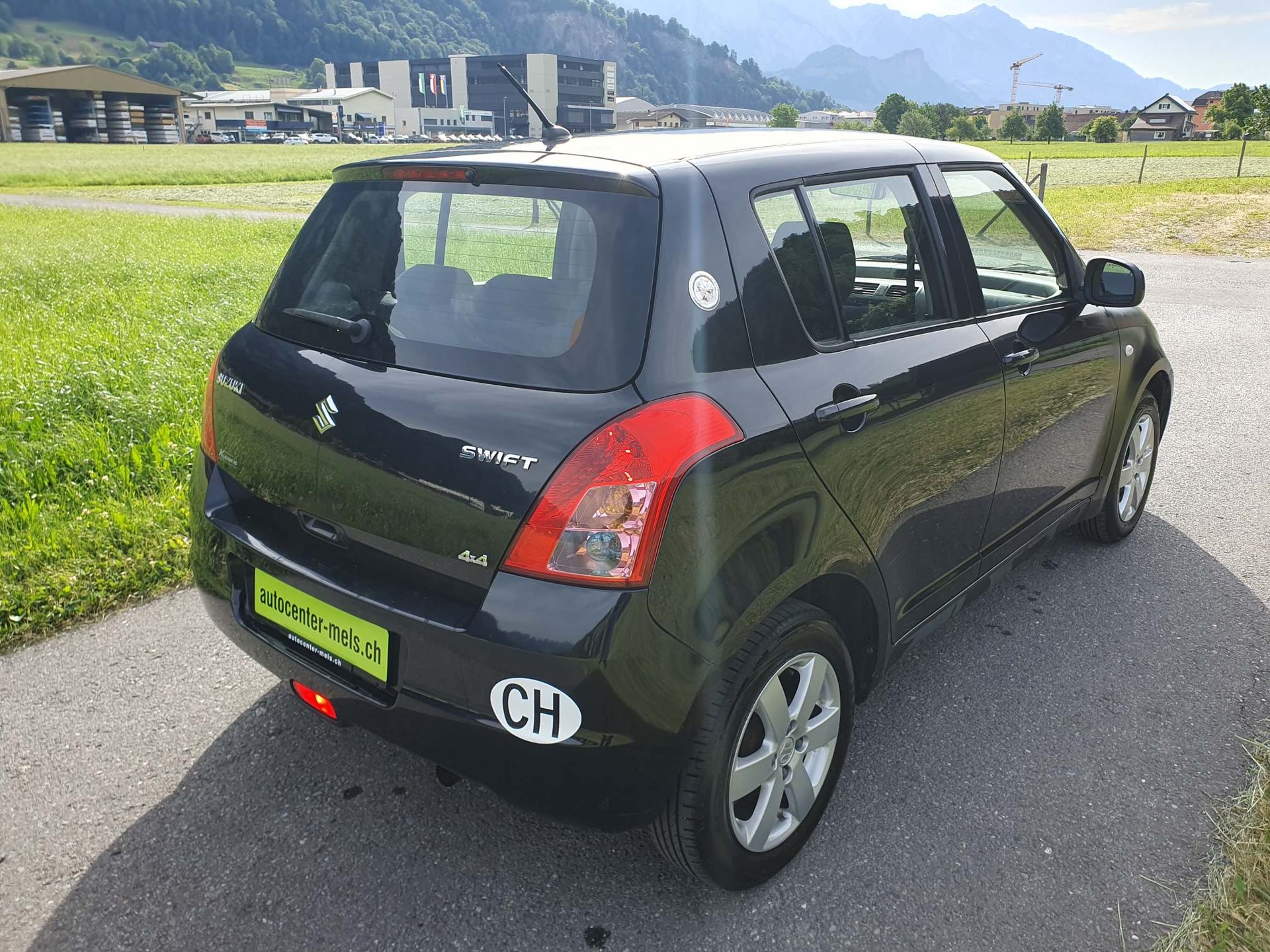 SUZUKI Swift 1.3 GL Top Piz Sulai 4WD-image-5