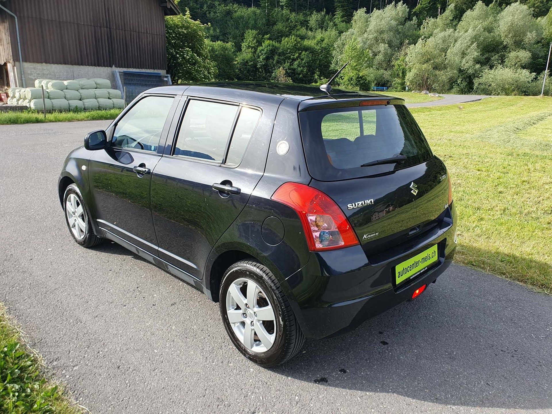 SUZUKI Swift 1.3 GL Top Piz Sulai 4WD-image-3