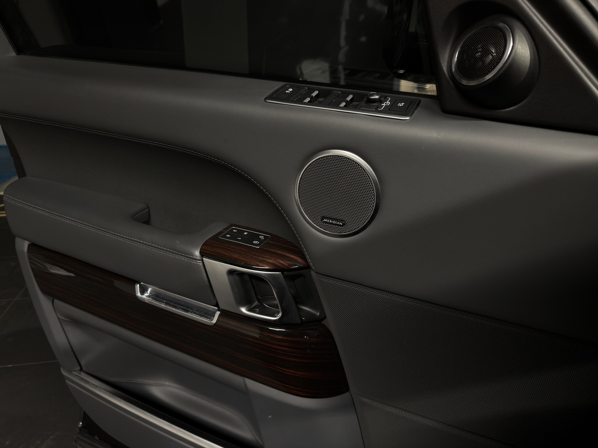 LAND ROVER Range Rover LWB 5.0 V8 SC SV Autobiography Autom.-image-17