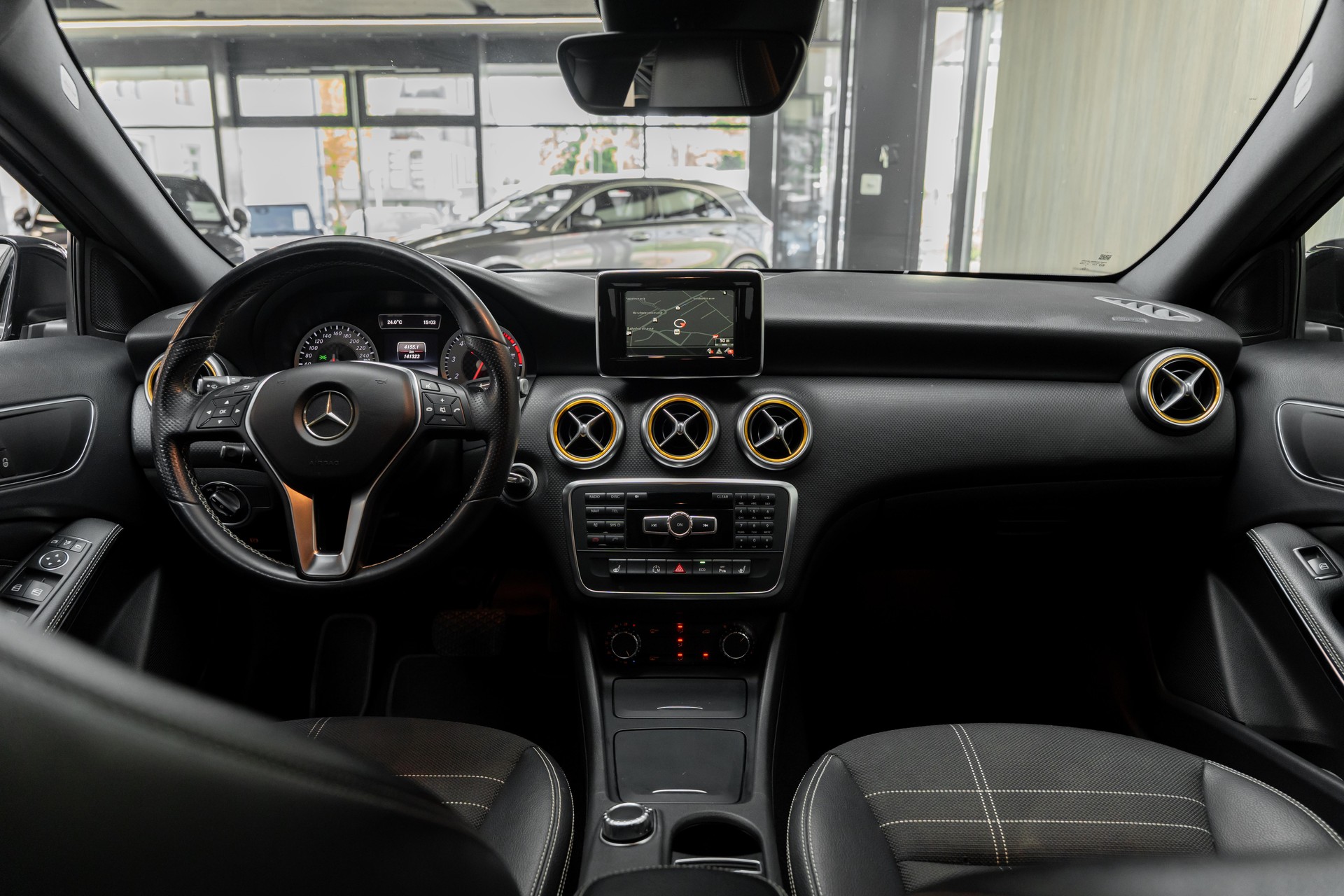 MERCEDES-BENZ A 180 Urban 7G-DCT-showroom-element-2