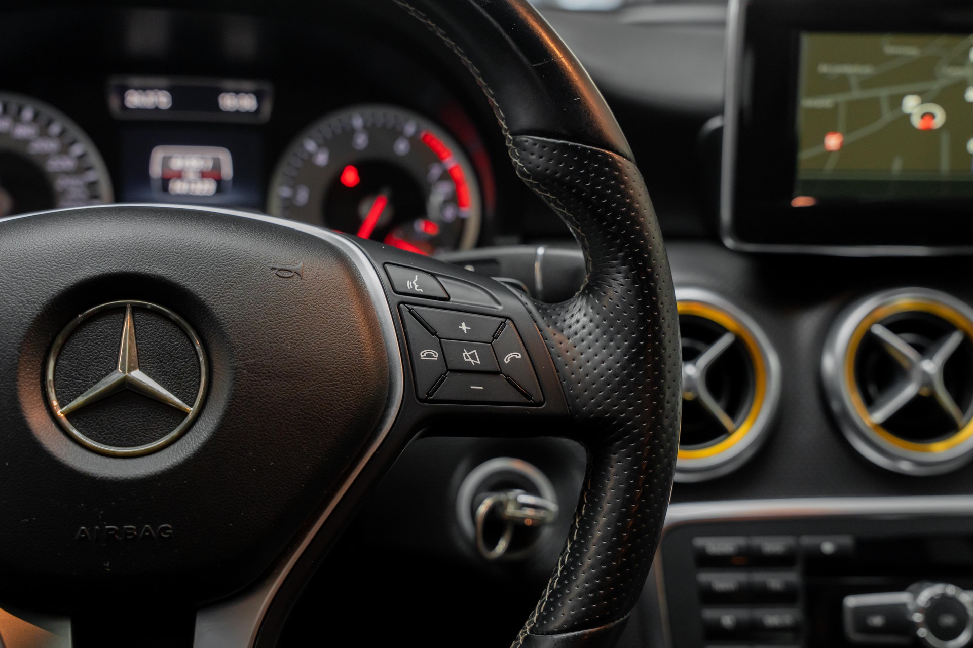 MERCEDES-BENZ A 180 Urban 7G-DCT-image-17