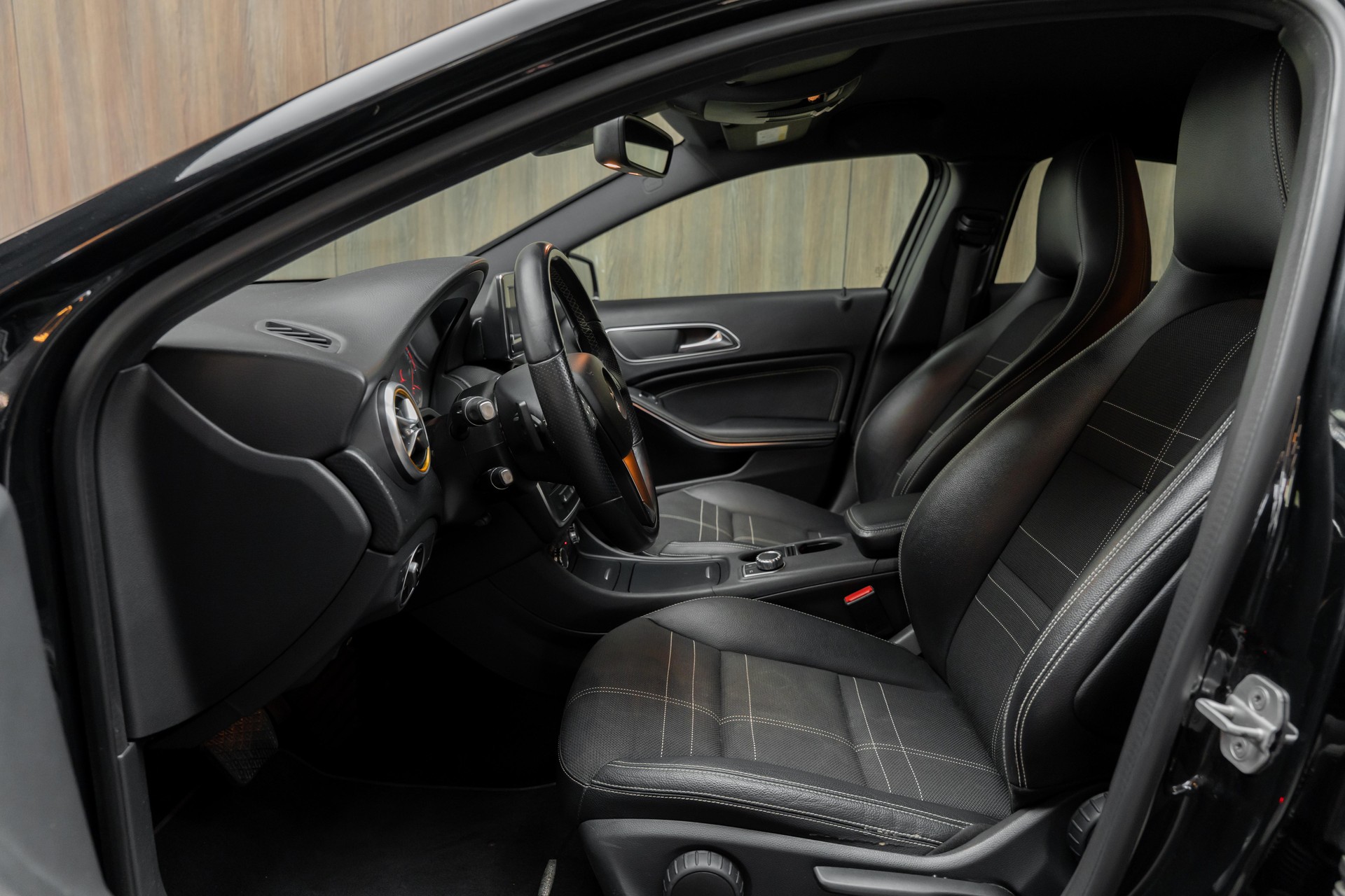 MERCEDES-BENZ A 180 Urban 7G-DCT-image-4