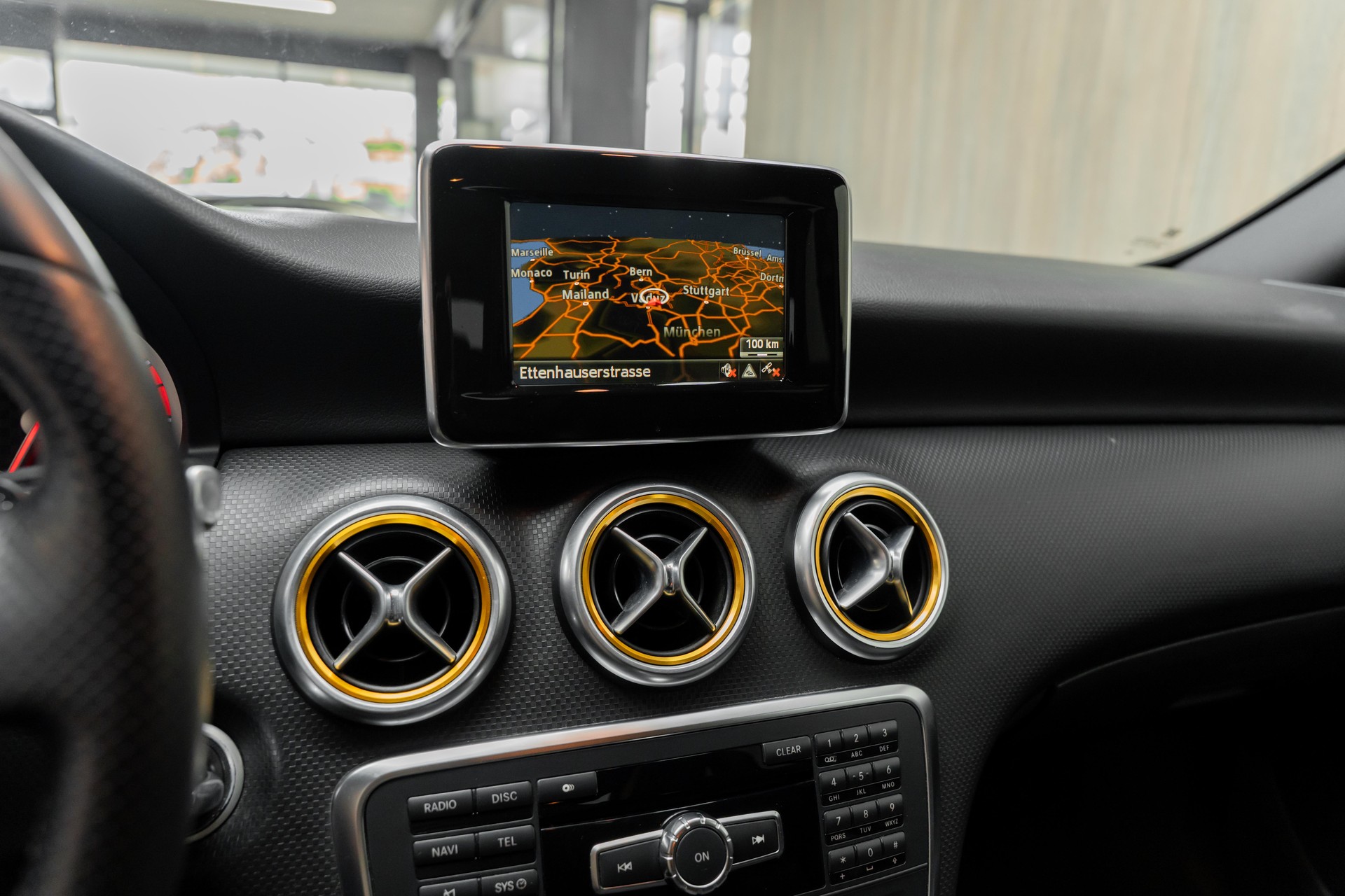 MERCEDES-BENZ A 180 Urban 7G-DCT-image-9