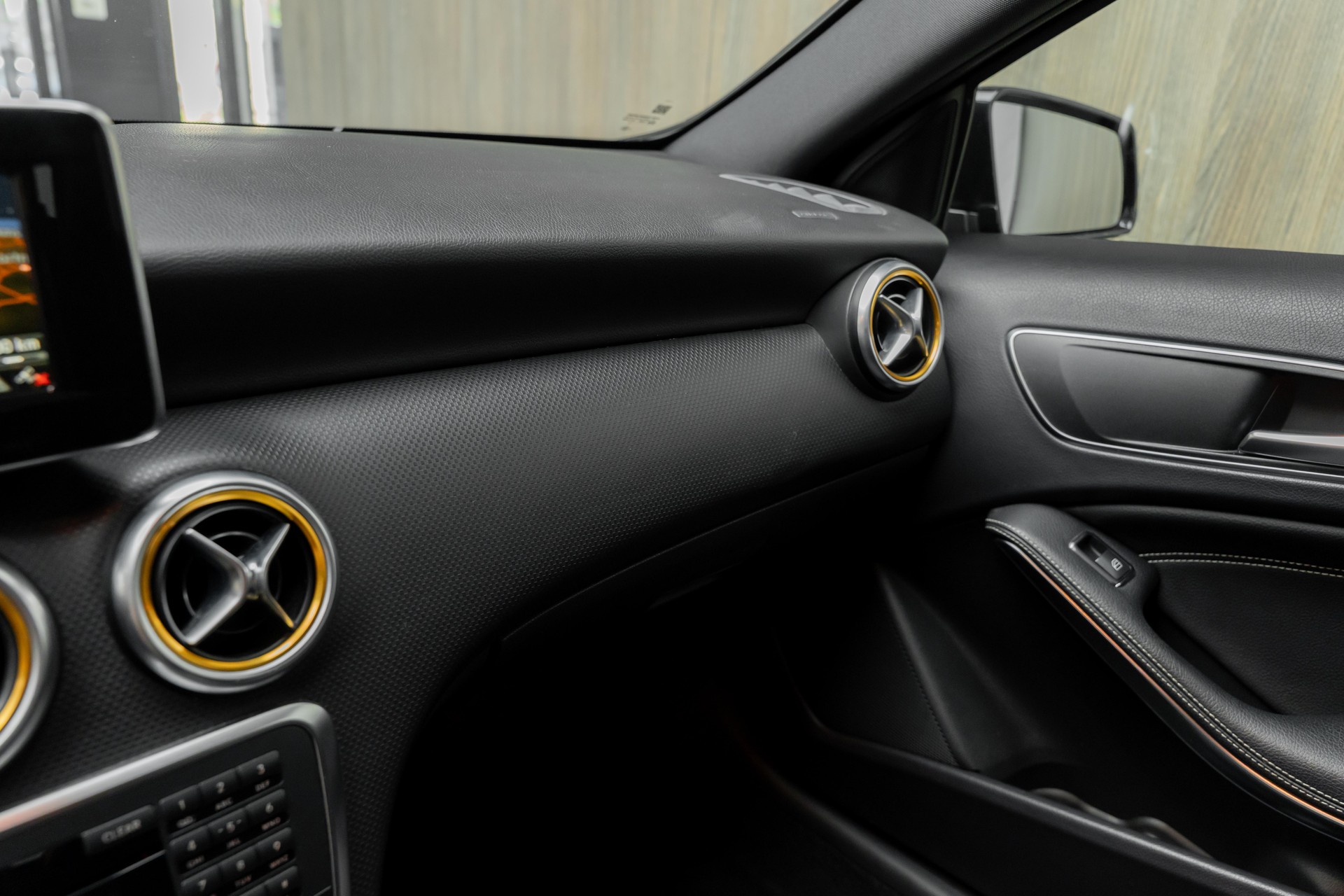 MERCEDES-BENZ A 180 Urban 7G-DCT-image-13
