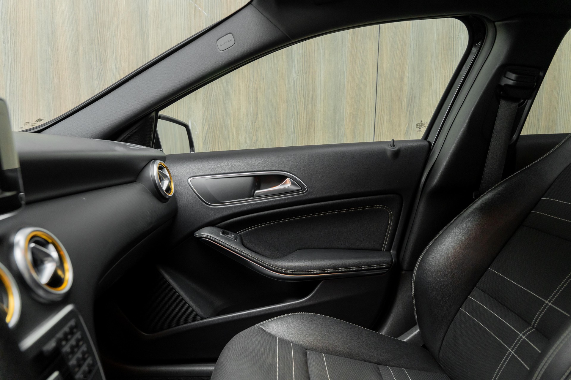 MERCEDES-BENZ A 180 Urban 7G-DCT-image-14