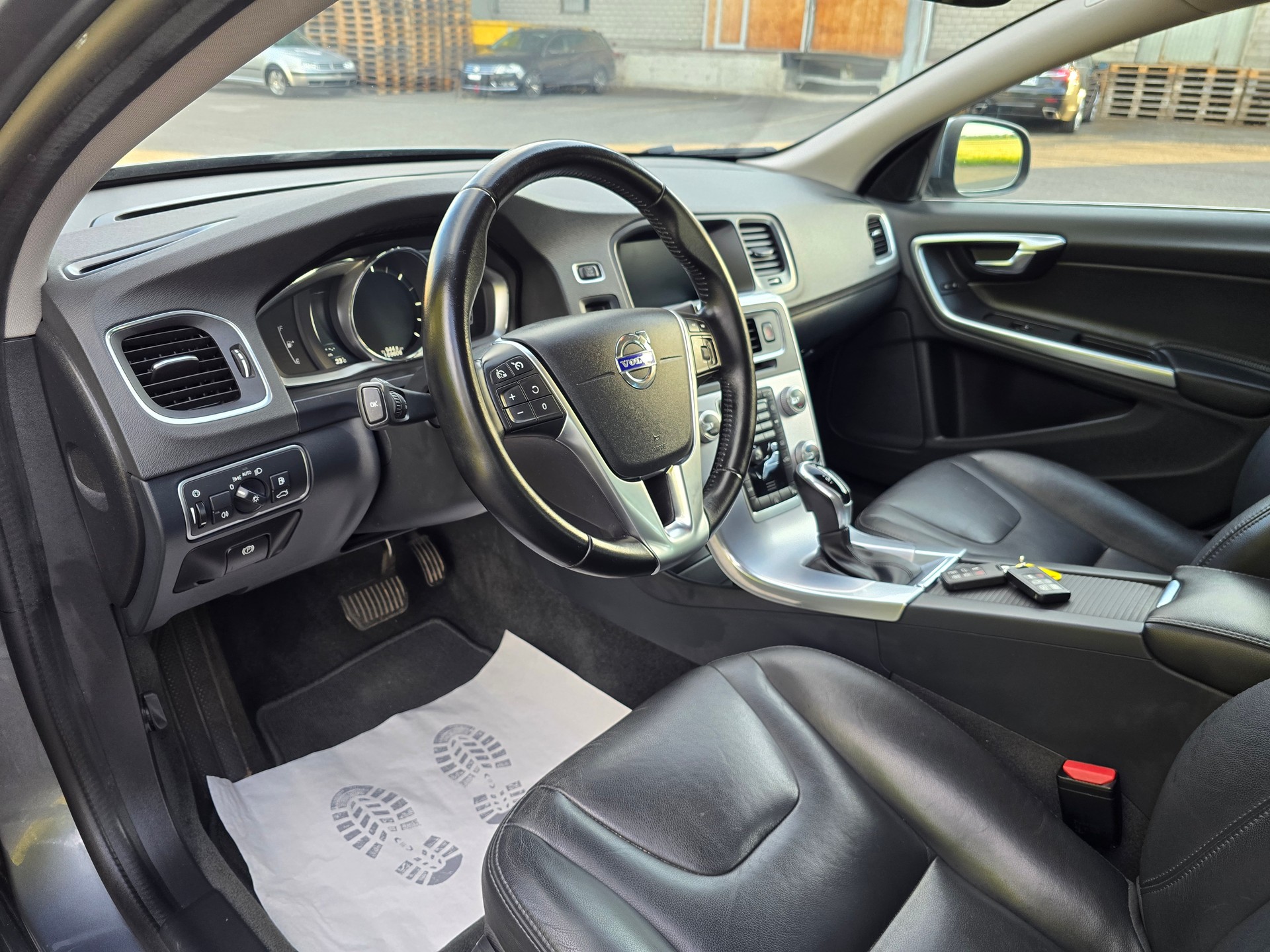 VOLVO V60 D4 AWD Momentum Geartronic-image-10