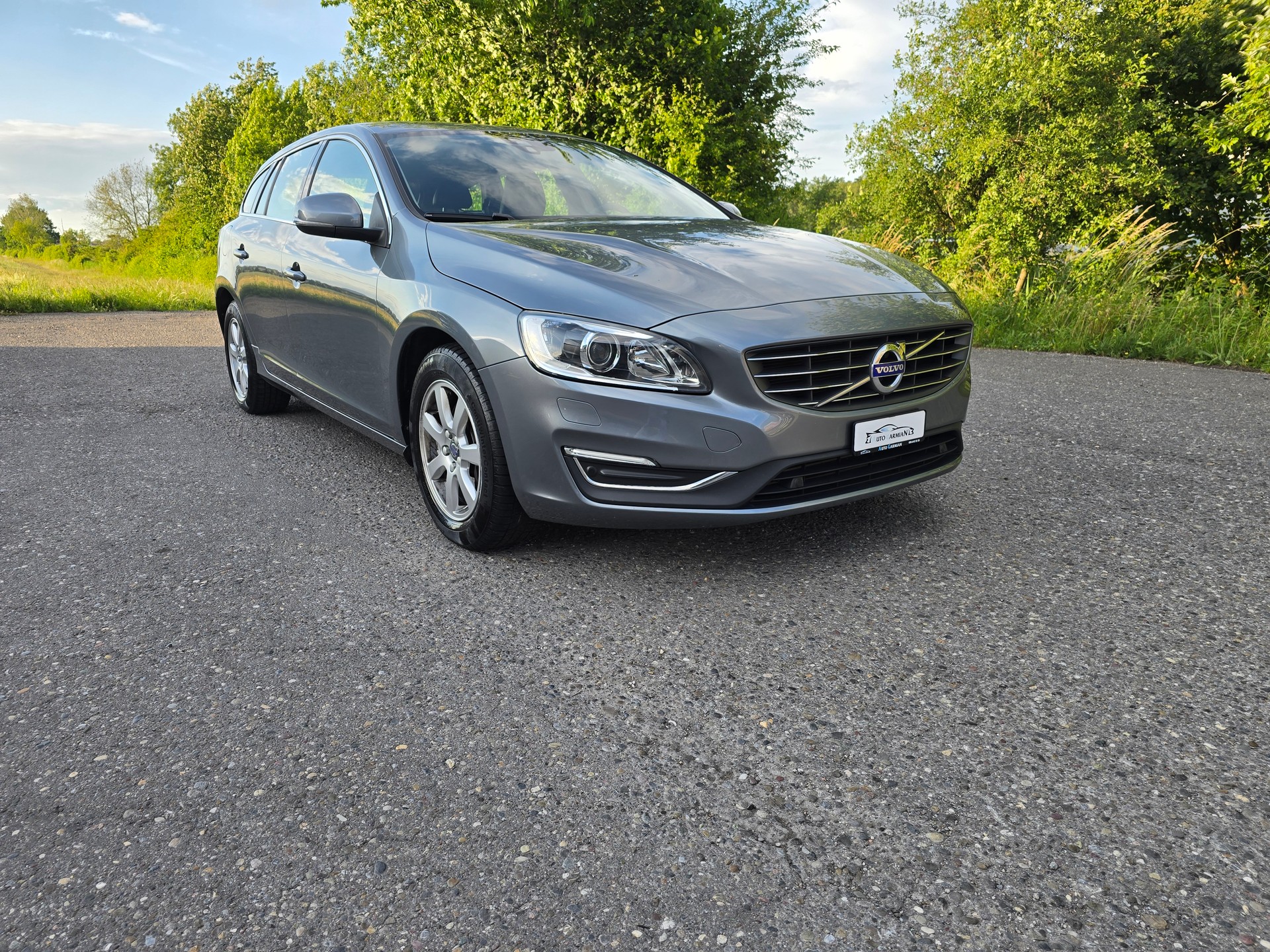 VOLVO V60 D4 AWD Momentum Geartronic-showroom-element-1