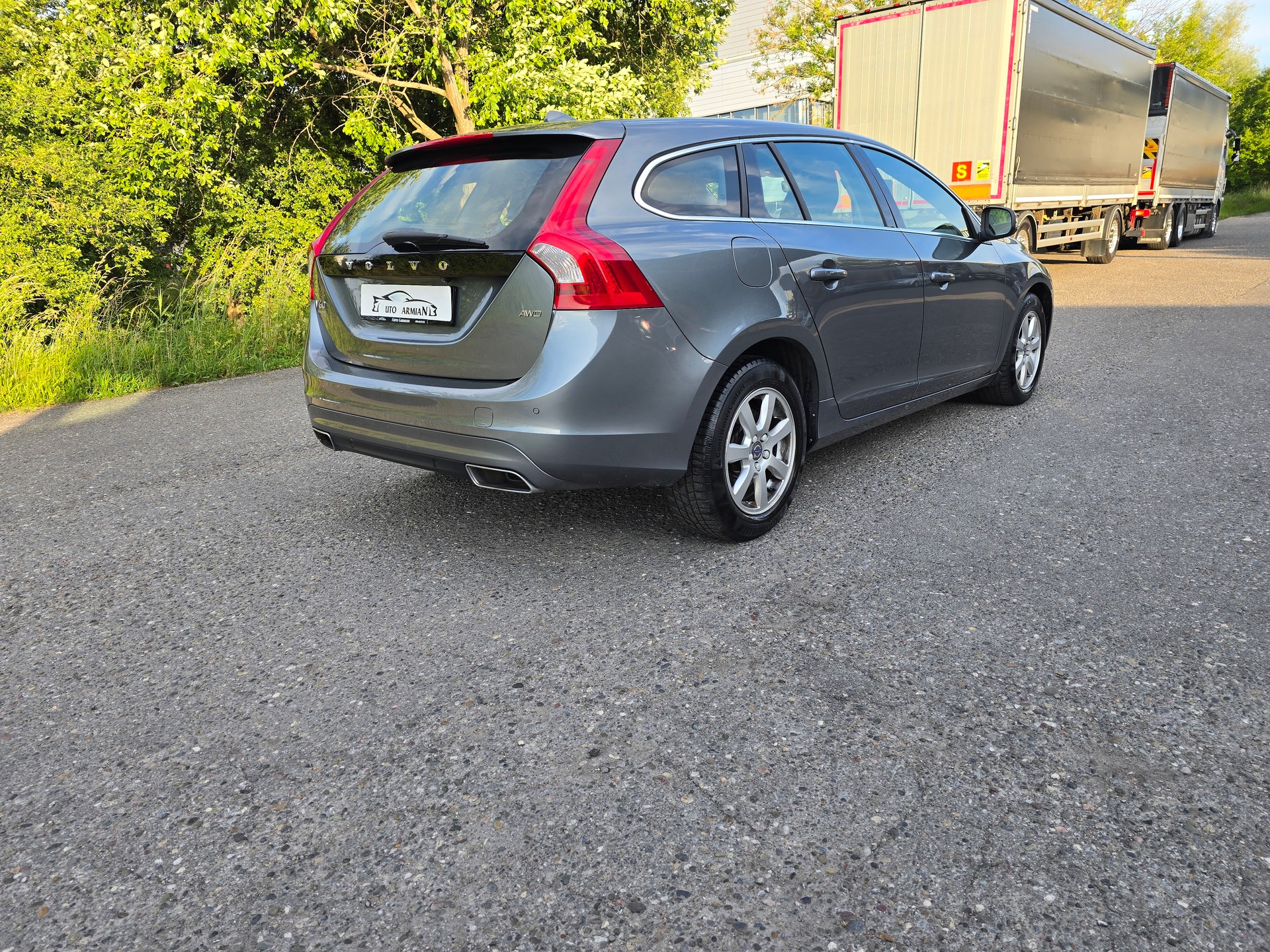 VOLVO V60 D4 AWD Momentum Geartronic-image-4