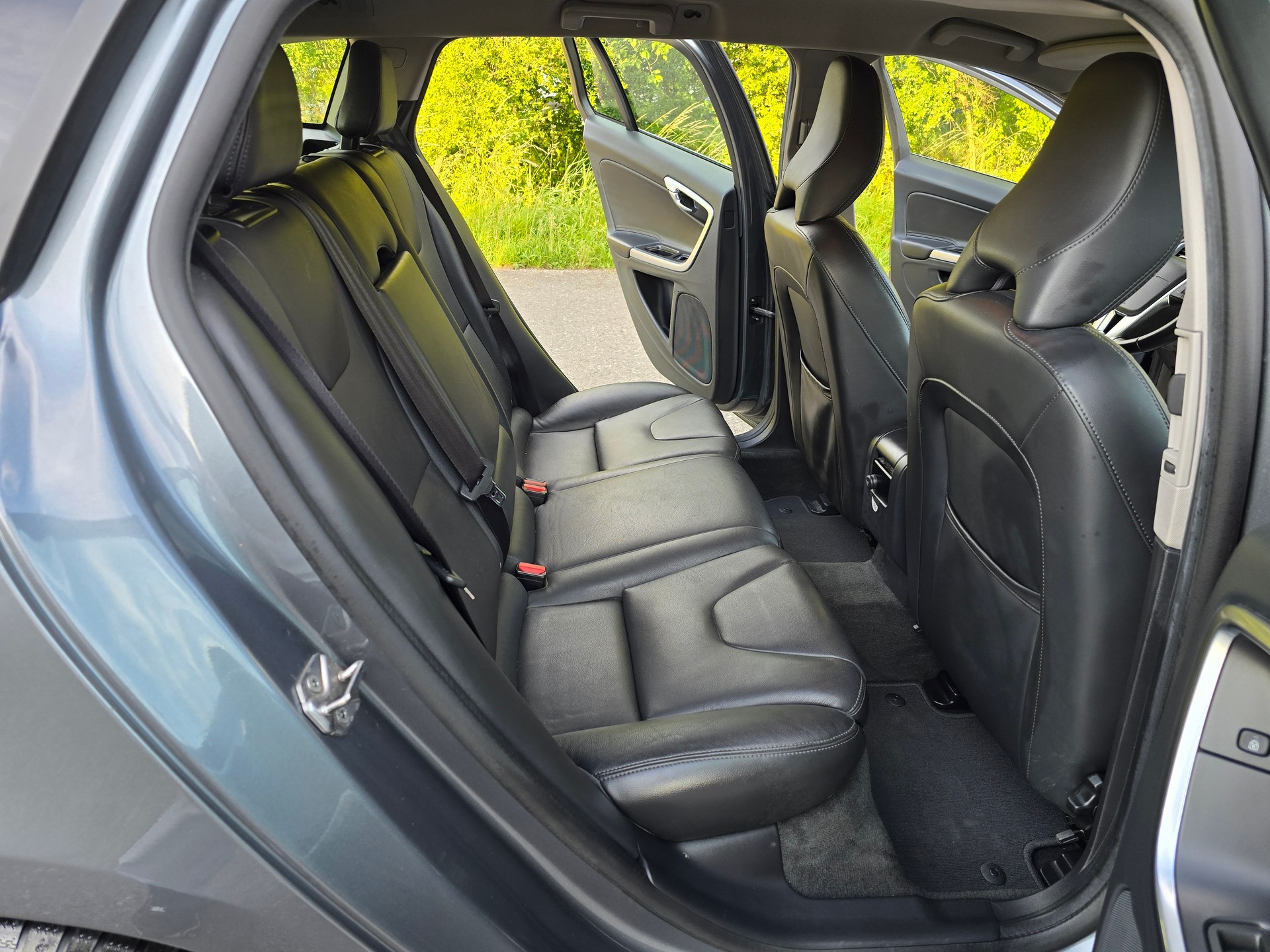 VOLVO V60 D4 AWD Momentum Geartronic-image-15