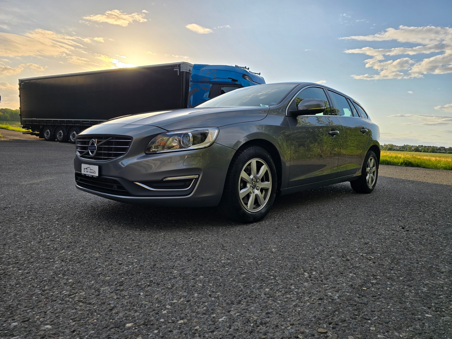 VOLVO V60 D4 AWD Momentum Geartronic-showroom-element-2