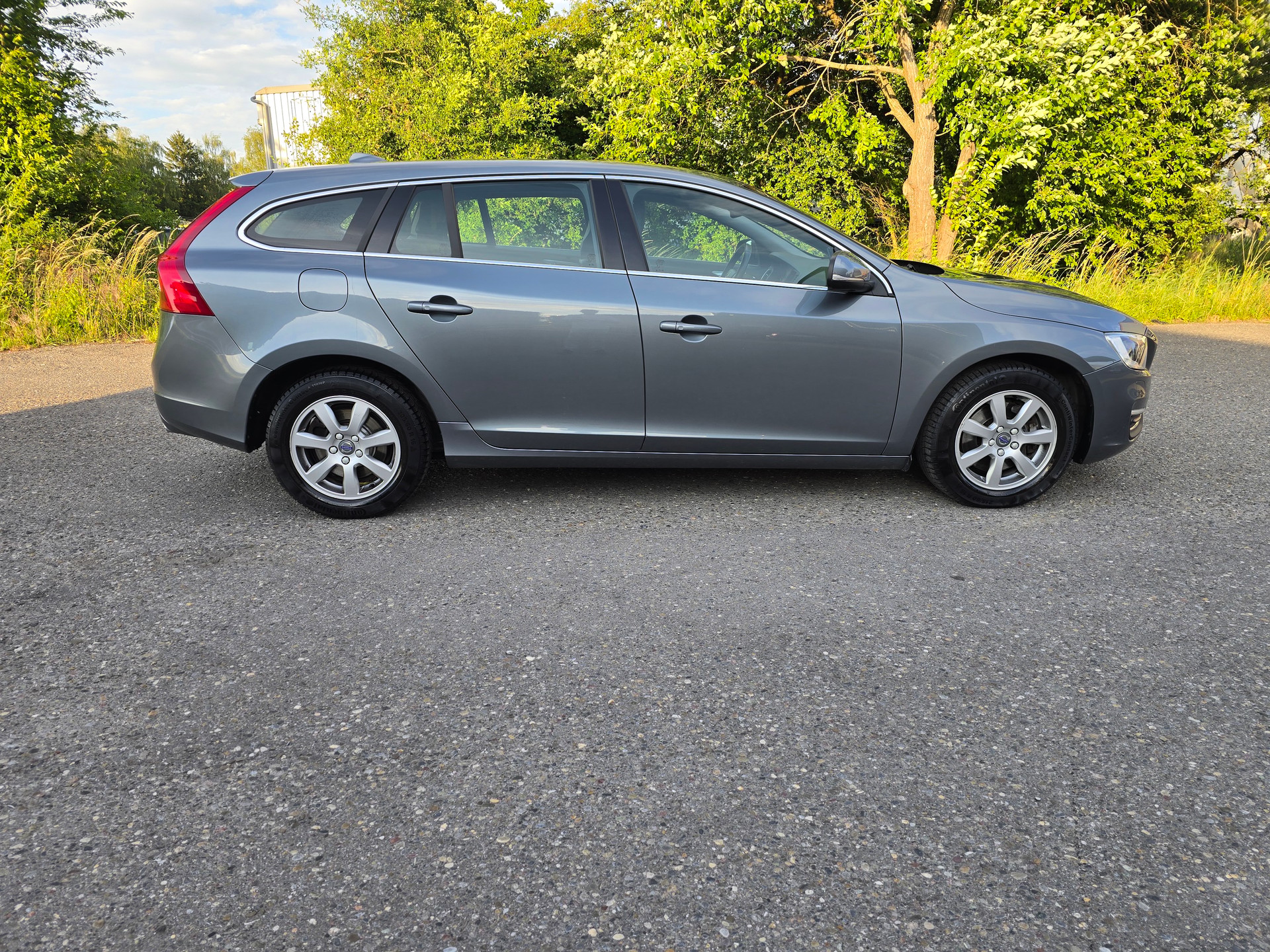 VOLVO V60 D4 AWD Momentum Geartronic-image-7