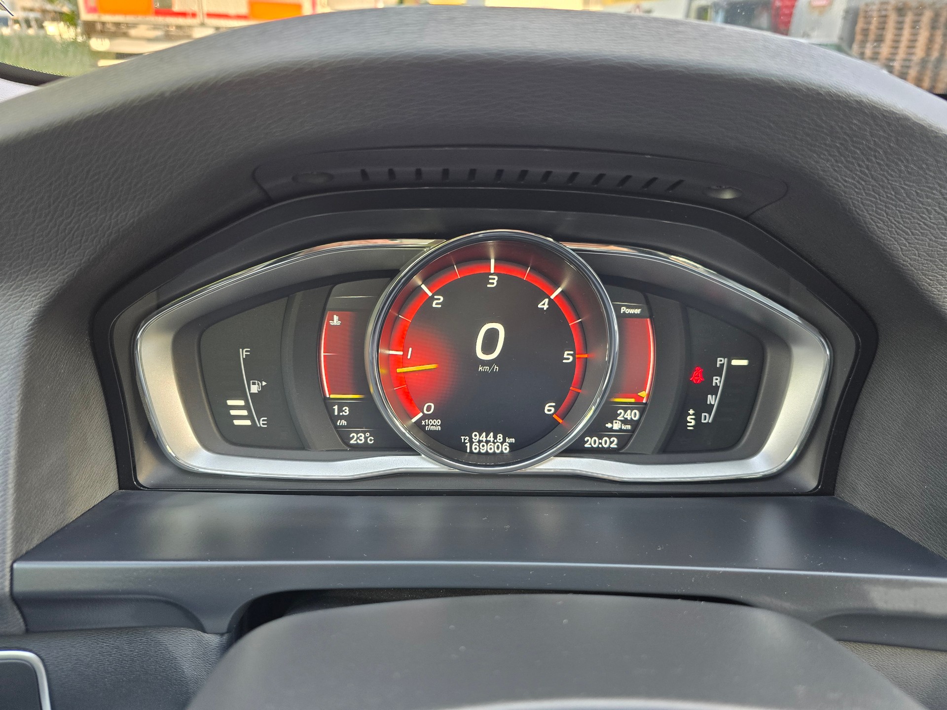 VOLVO V60 D4 AWD Momentum Geartronic-image-19