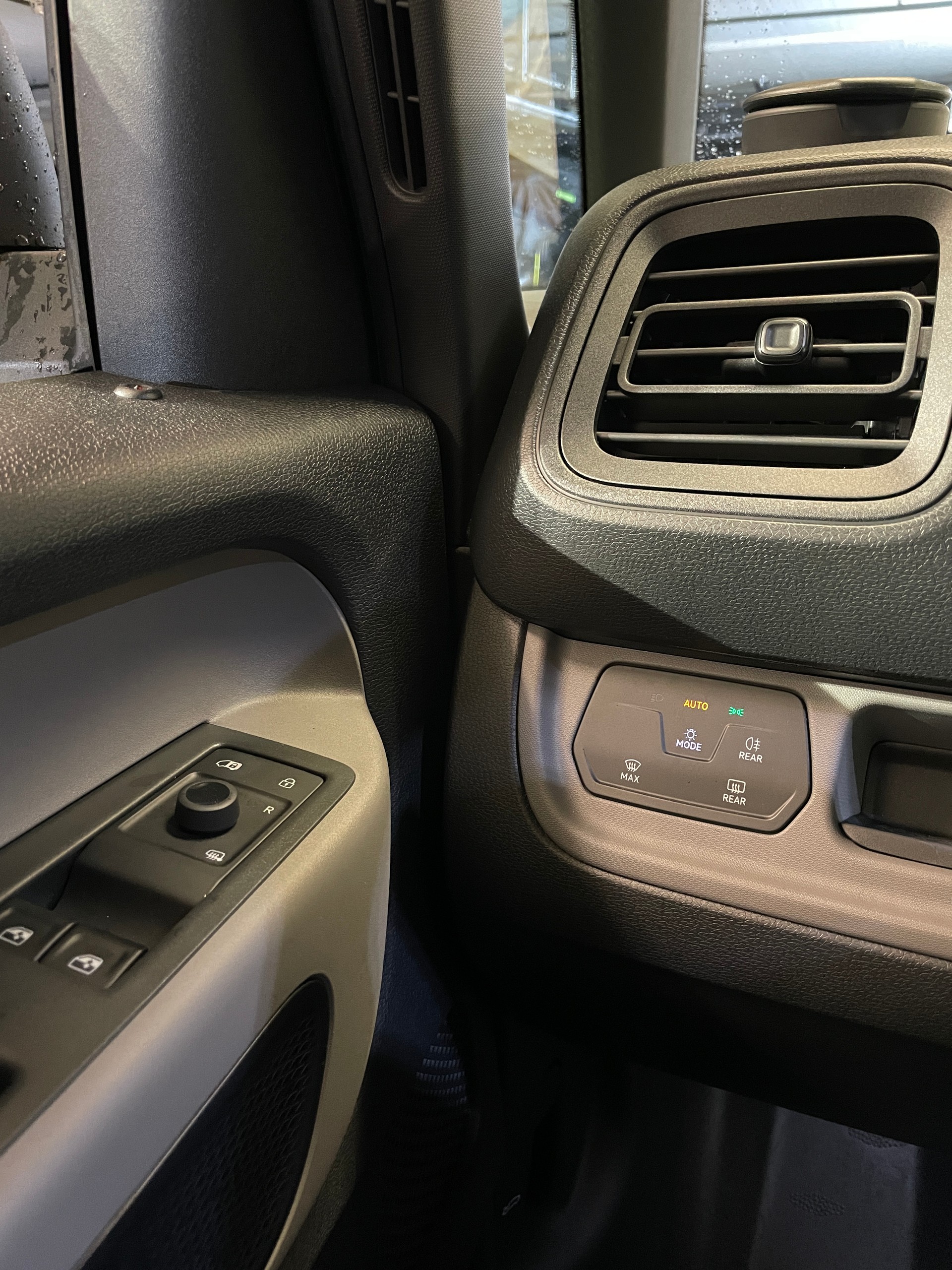 VW ID. Buzz Cargo-image-10