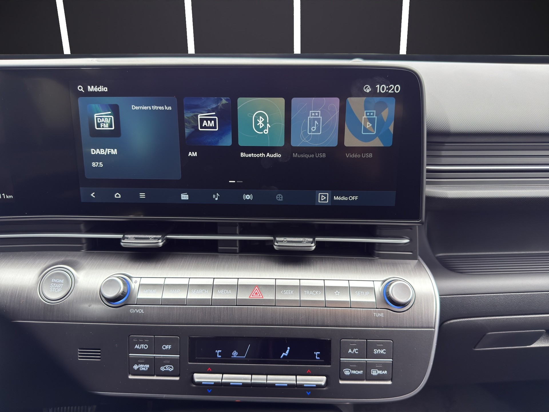 HYUNDAI Kona 1.6 GDi HEV Amplia DCT-image-11