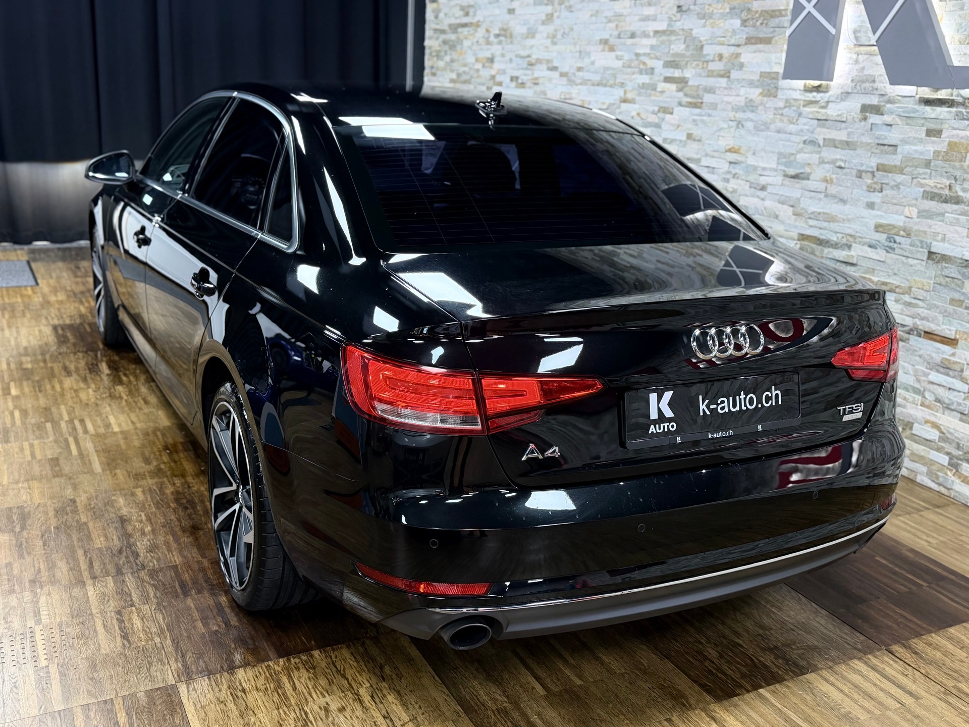 AUDI A4 Limousine 2.0 TFSI Sport S-tronic-showroom-element-2