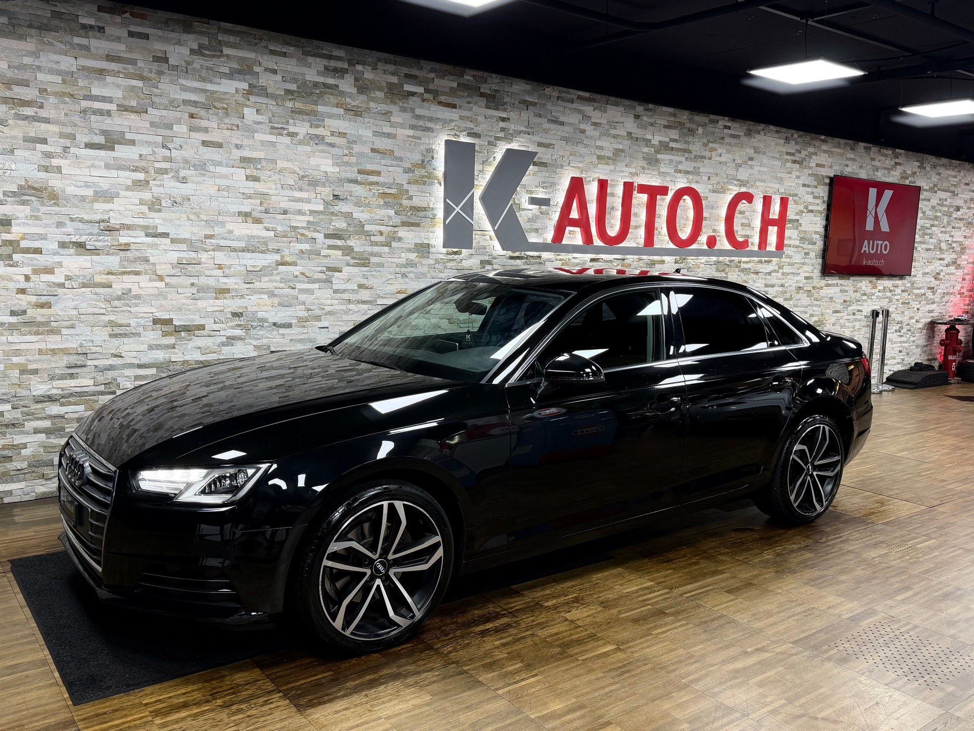 AUDI A4 Limousine 2.0 TFSI Sport S-tronic-showroom-element-1