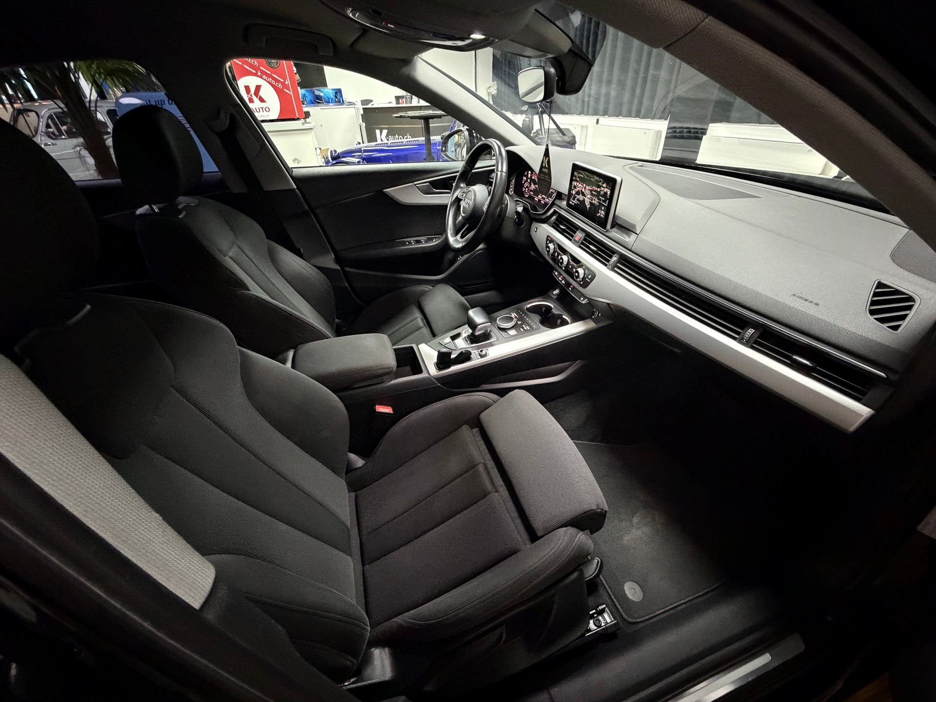 AUDI A4 Limousine 2.0 TFSI Sport S-tronic-image-24