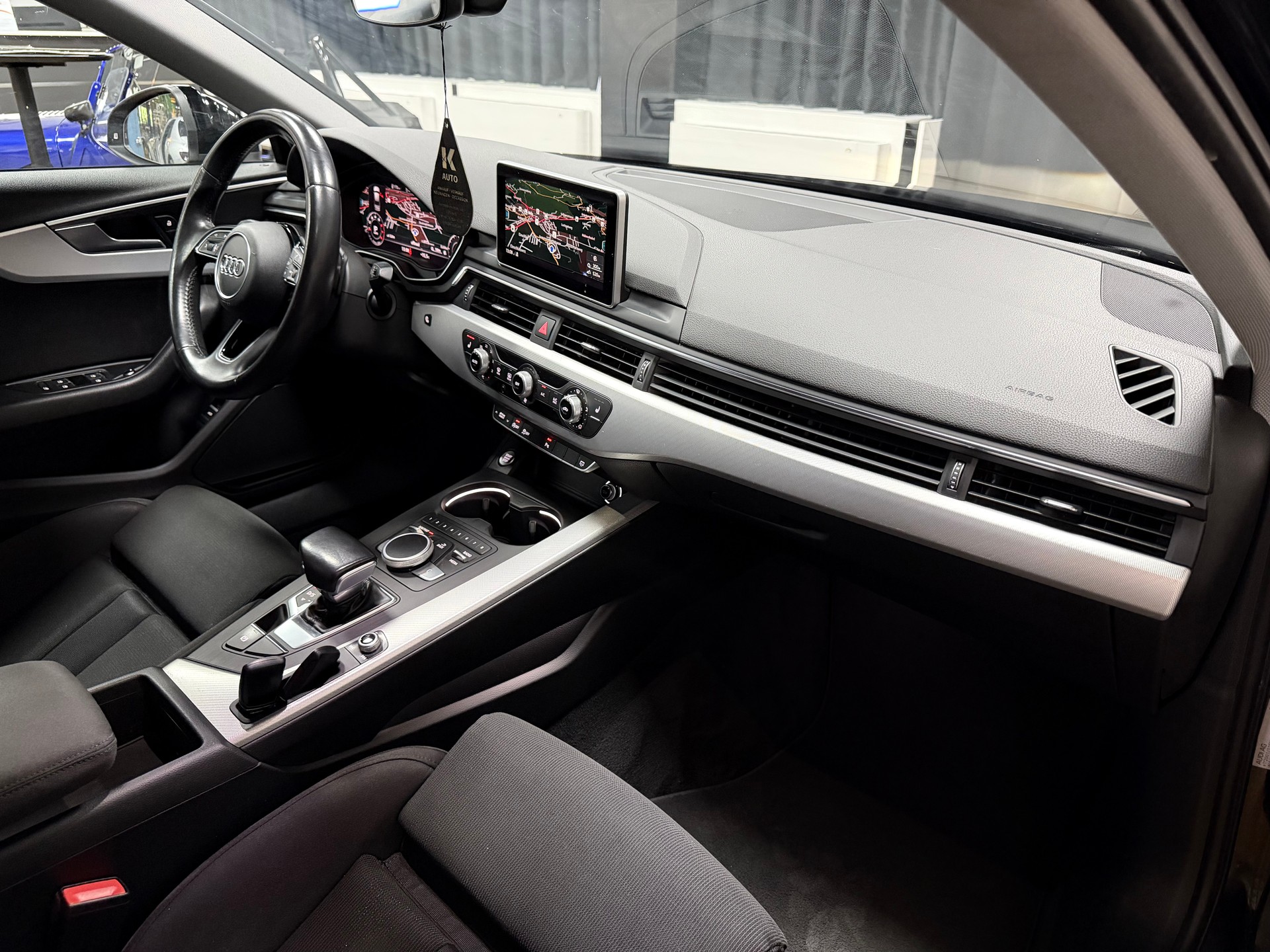 AUDI A4 Limousine 2.0 TFSI Sport S-tronic-image-25