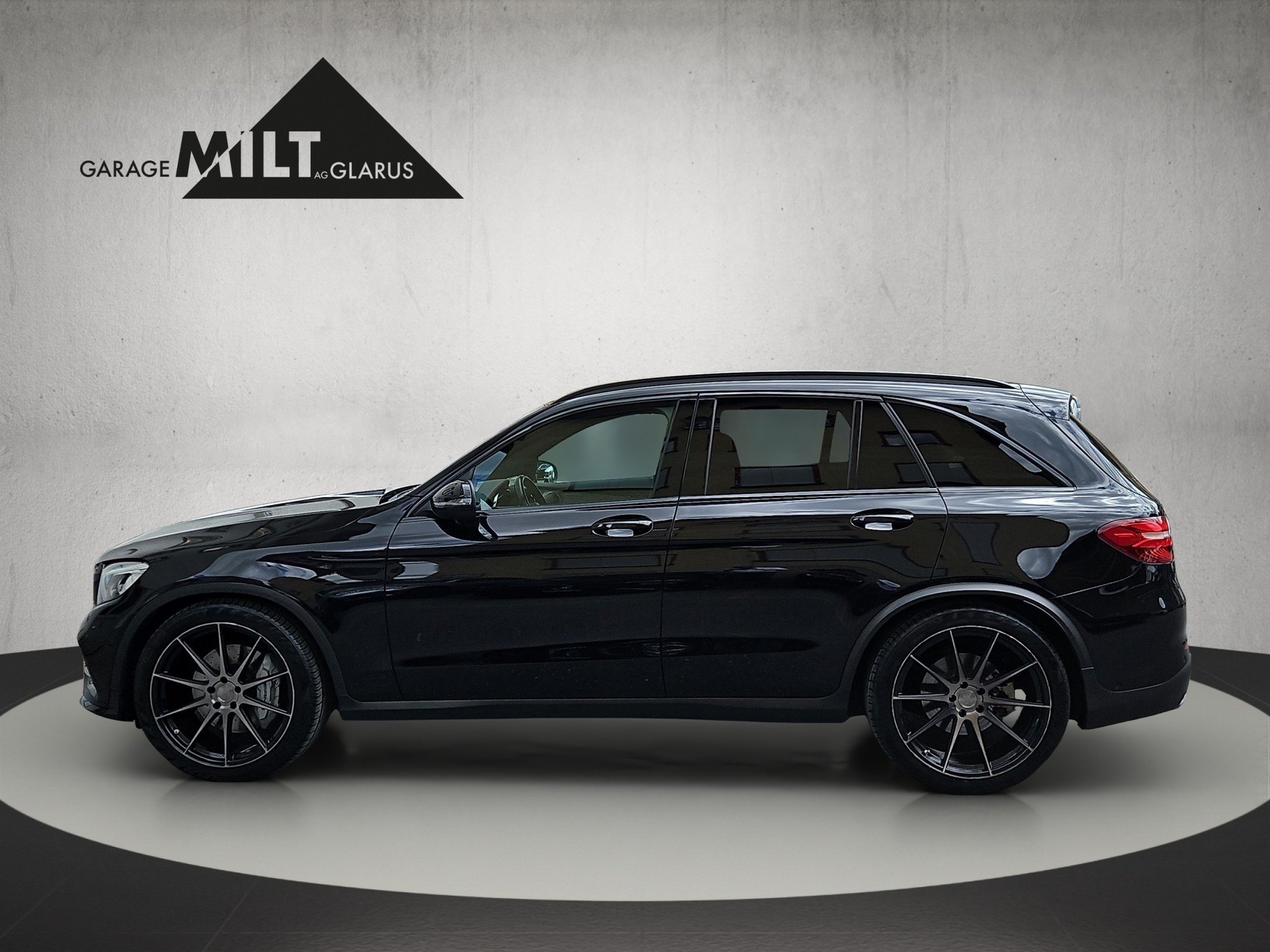 MERCEDES-BENZ GLC 43 AMG 4m-showroom-element-3