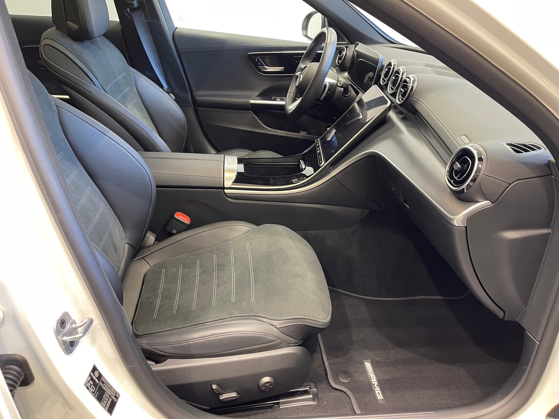 MERCEDES-BENZ C 300 T 4Matic AMG Line *GARANTIE MB BIS 04.2027*-image-18