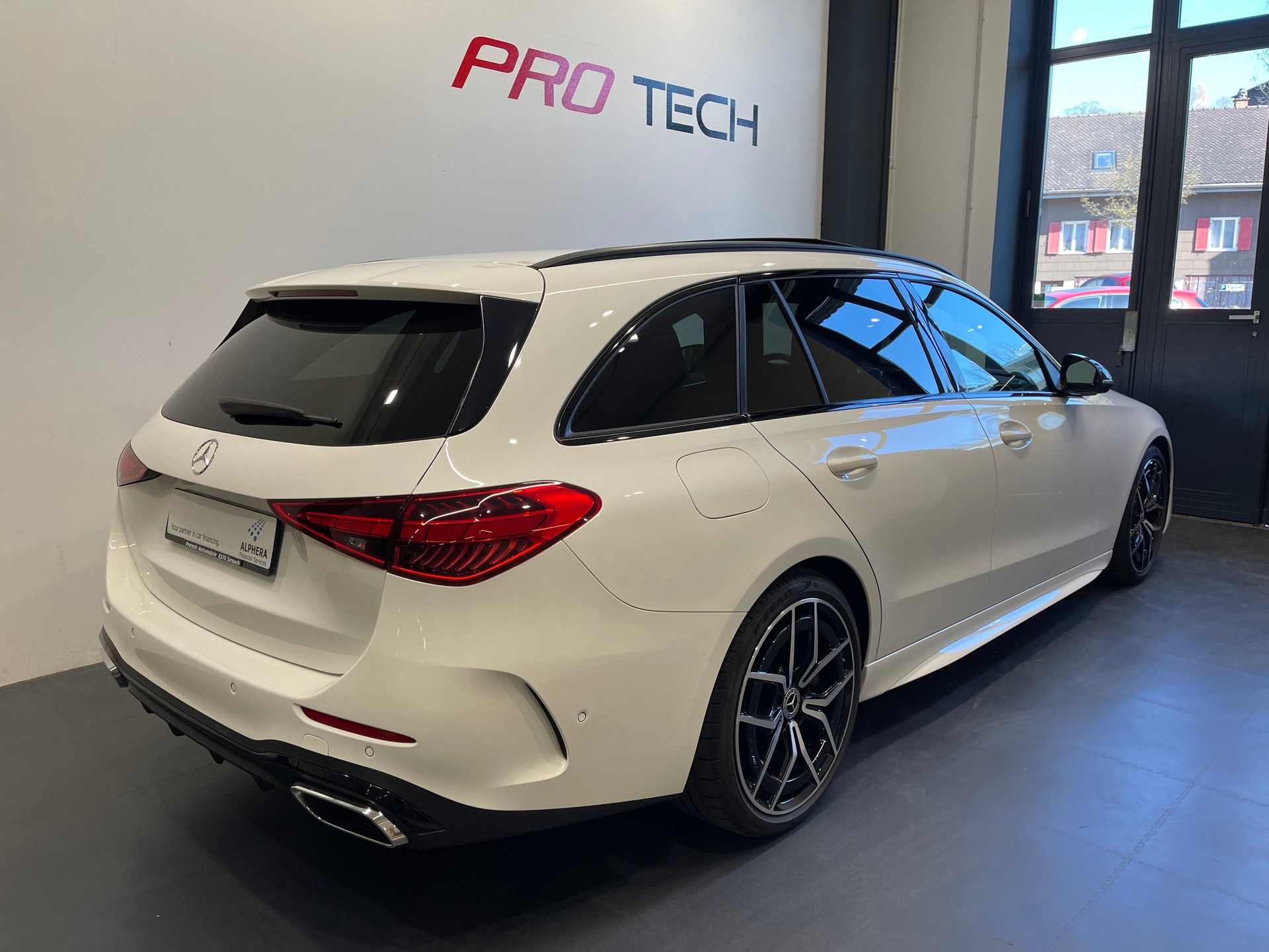 MERCEDES-BENZ C 300 T 4Matic AMG Line *GARANTIE MB BIS 04.2027*-showroom-element-1