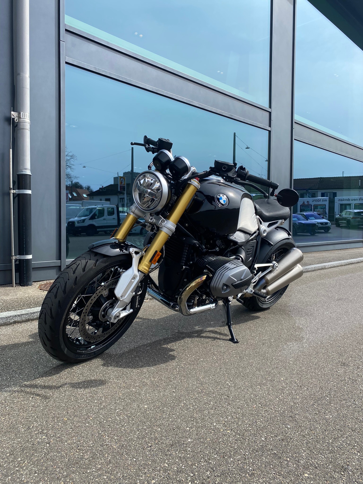 BMW R nineT-image-1