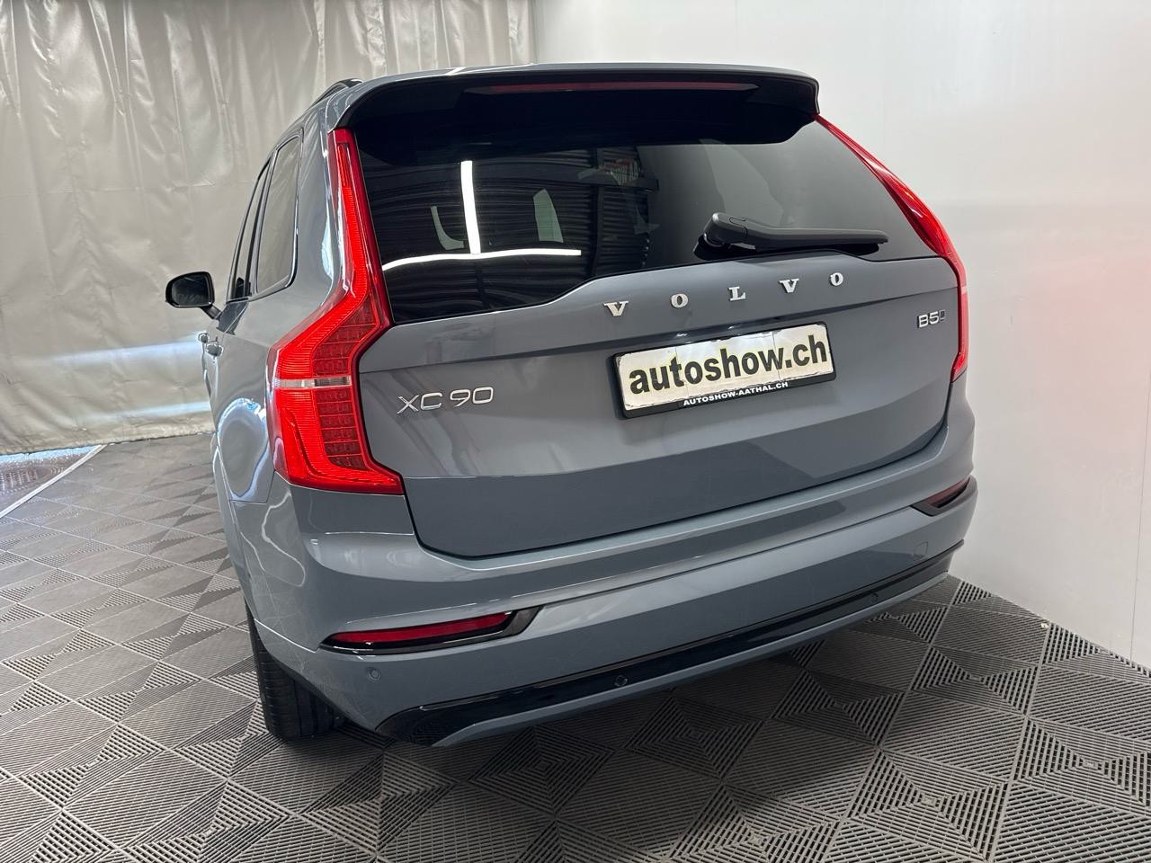 VOLVO XC90 B5 Diesel Mild Hybrid AWD Plus Dark Geartronic-image-17
